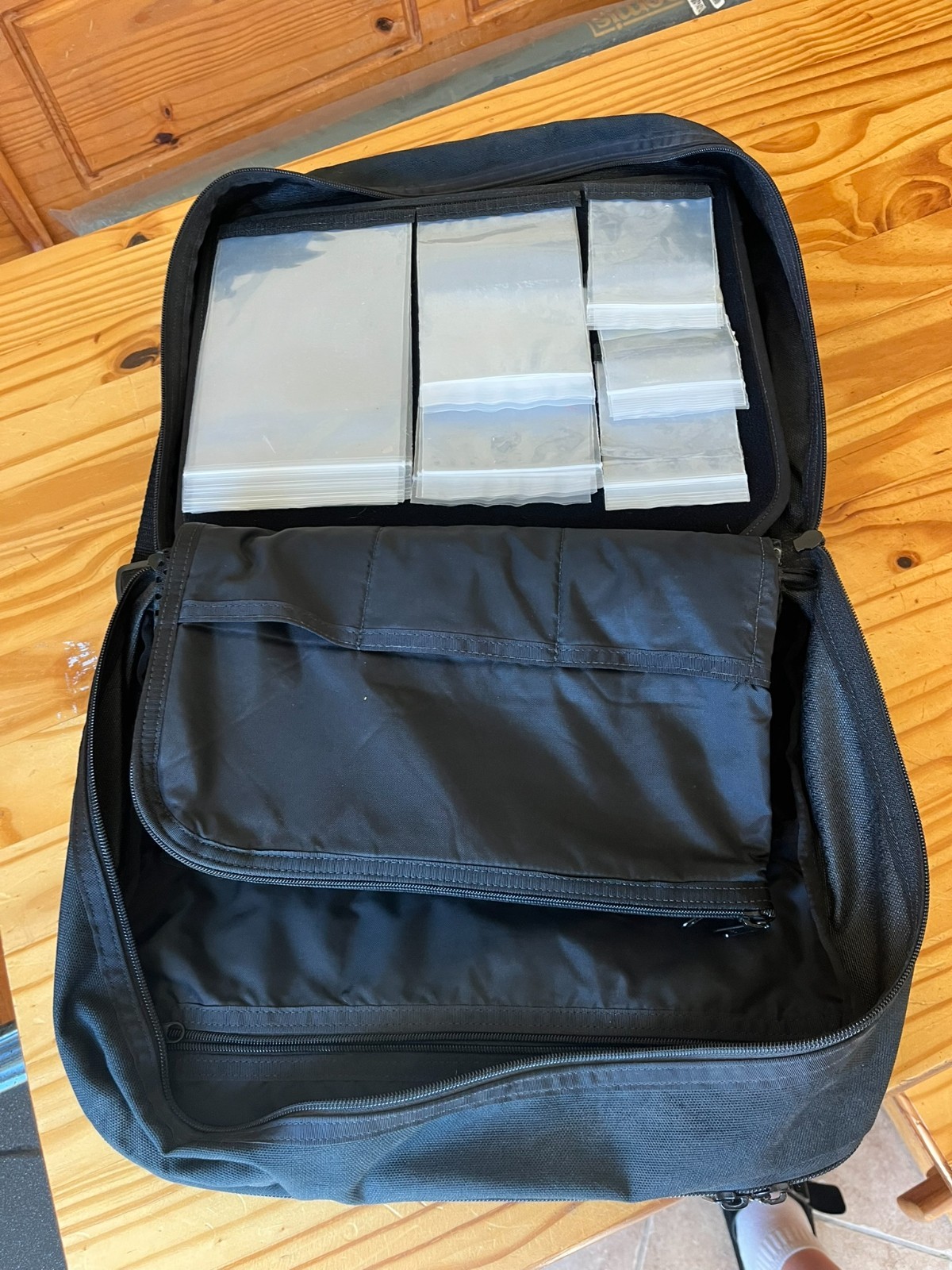 JW Outfitters fly tying travel bag, Green and Black