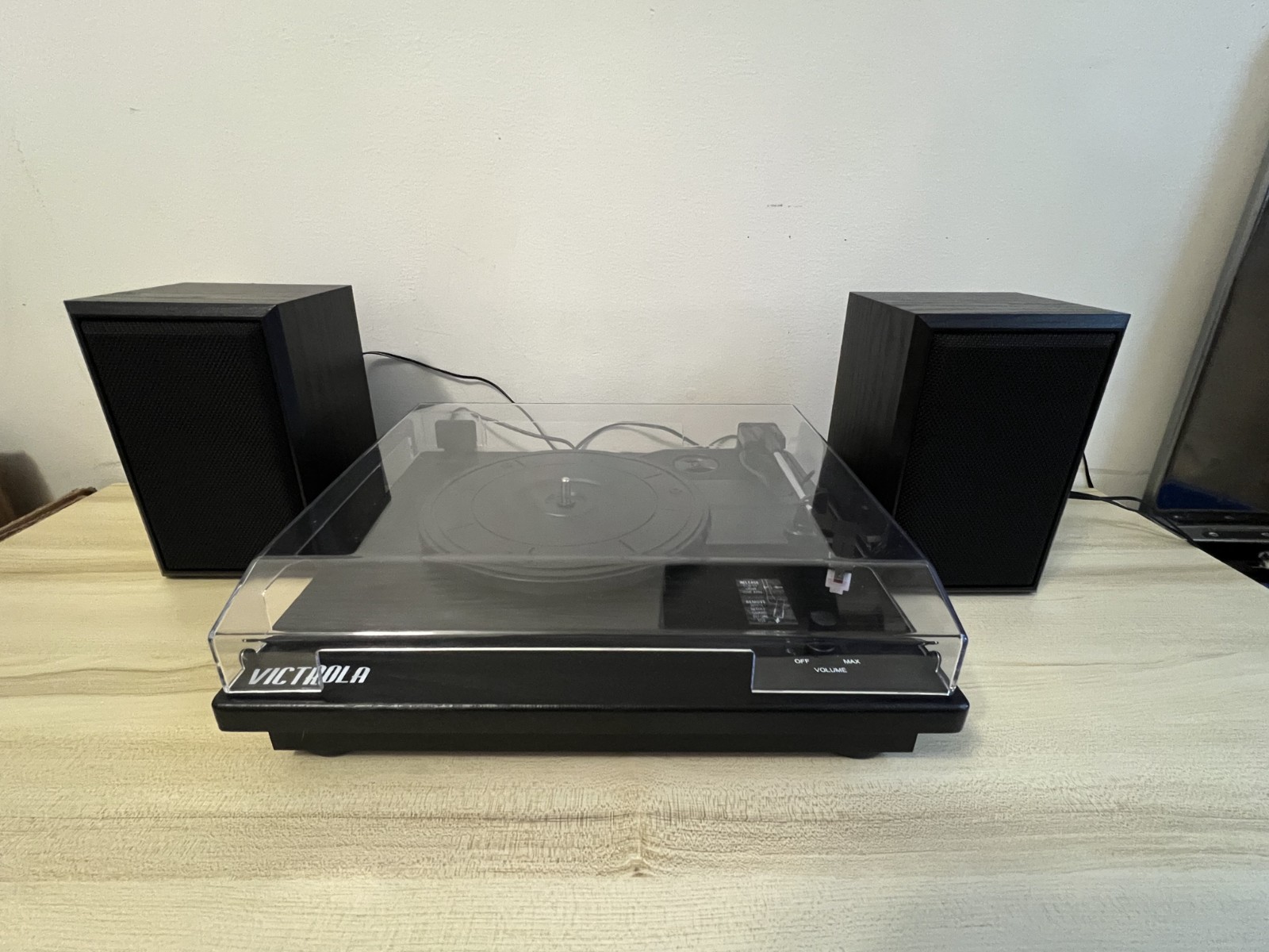 Victrola Montauk Bluetooth Record Player 3 speed Turntable & Bookshelf Speakers