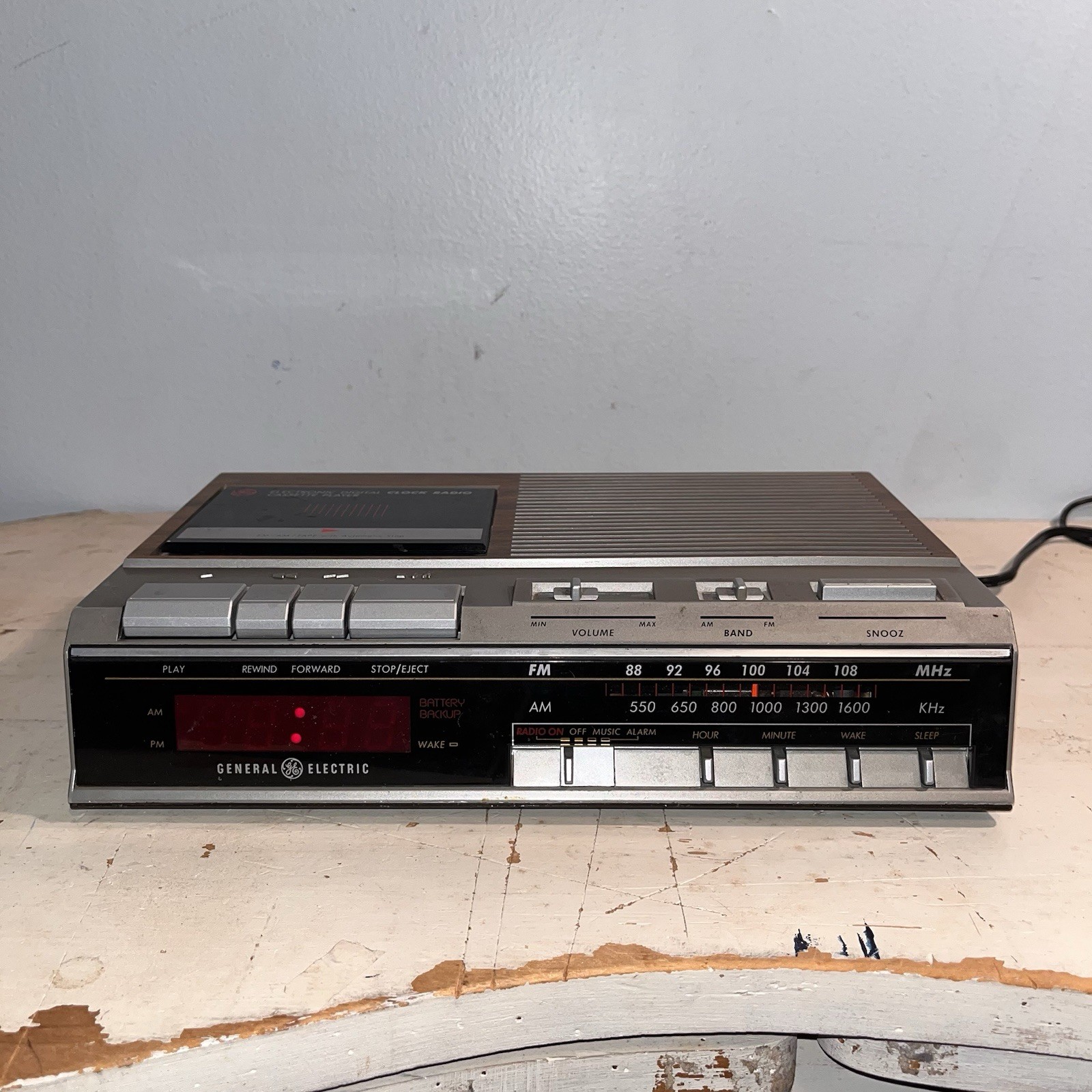 Vintage GE 7-4956B FM/AM Clock Radio Cassette Player Recorder Tested Works Red