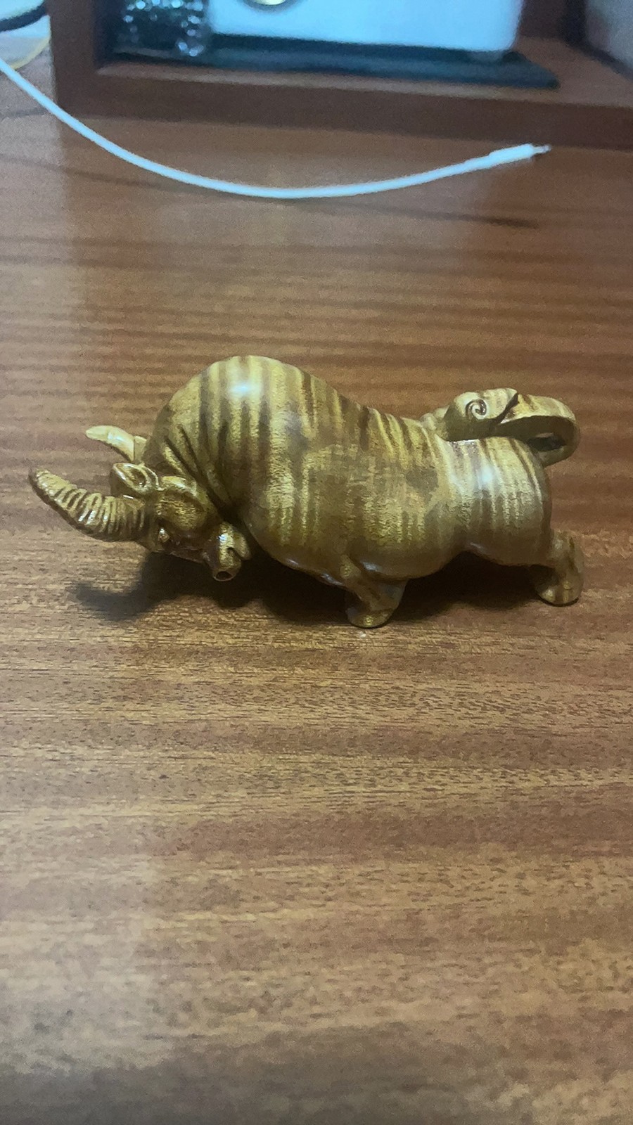 Golden Nanmu Ox Hand Piece Water Wave Grain Carved Decor (Random Color)