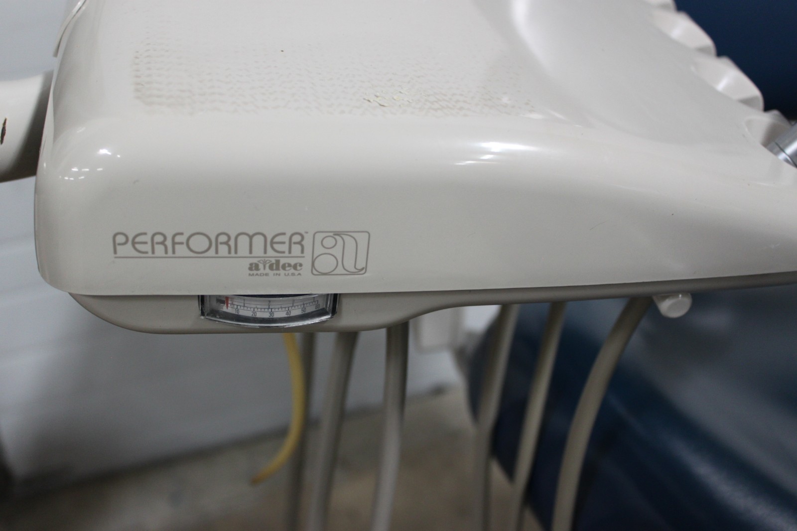 Adec Dental Patient Proma Exam Procedure Chair Unit & Light. Pls see the picture