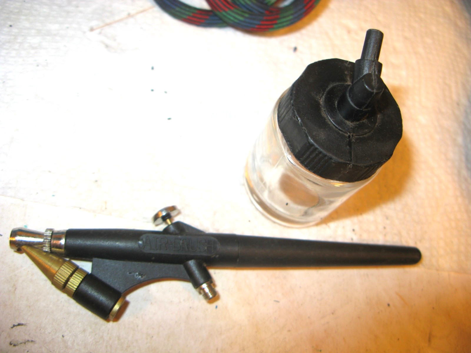 Paasche D500 Diaphragm Air Compressor 115V, 60Hz, 1/10 HP, 3 AMP w/ Air Brush