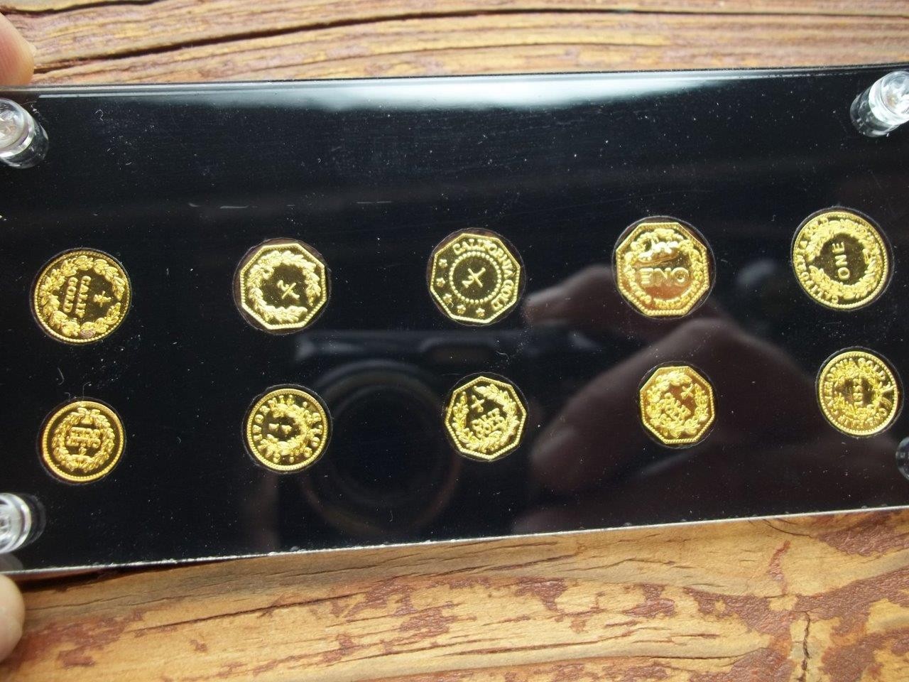 SOUVENIR CALIFORNIA GOLD TOKENS UNCIRCULATED TYPE SET 10 COINS IN CASE GIFT SHOP