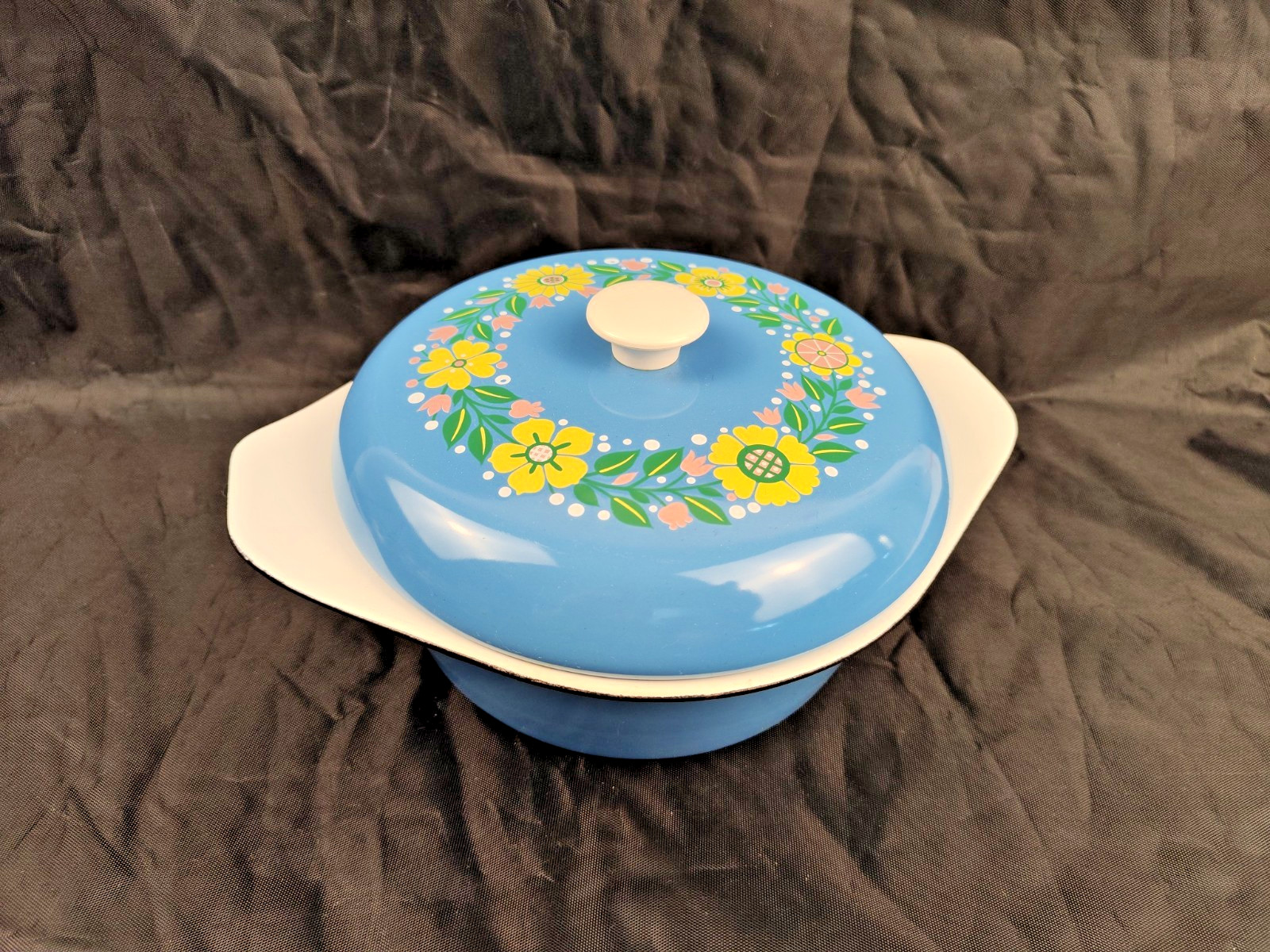 Kockums - Casserole with lid - Sweden - Model: Frestelse - cast iron, enamel