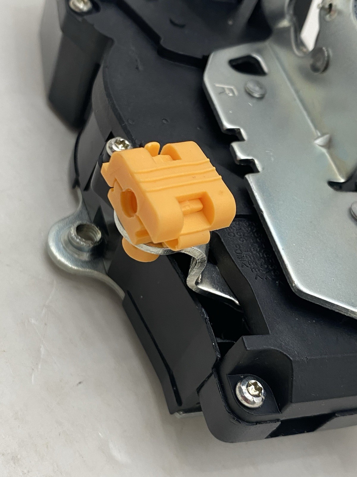 QAGEA RIGHT DOOR LOCK LATCH ACTUATOR FOR 2007-2014 CHEVY & GMC MODELS