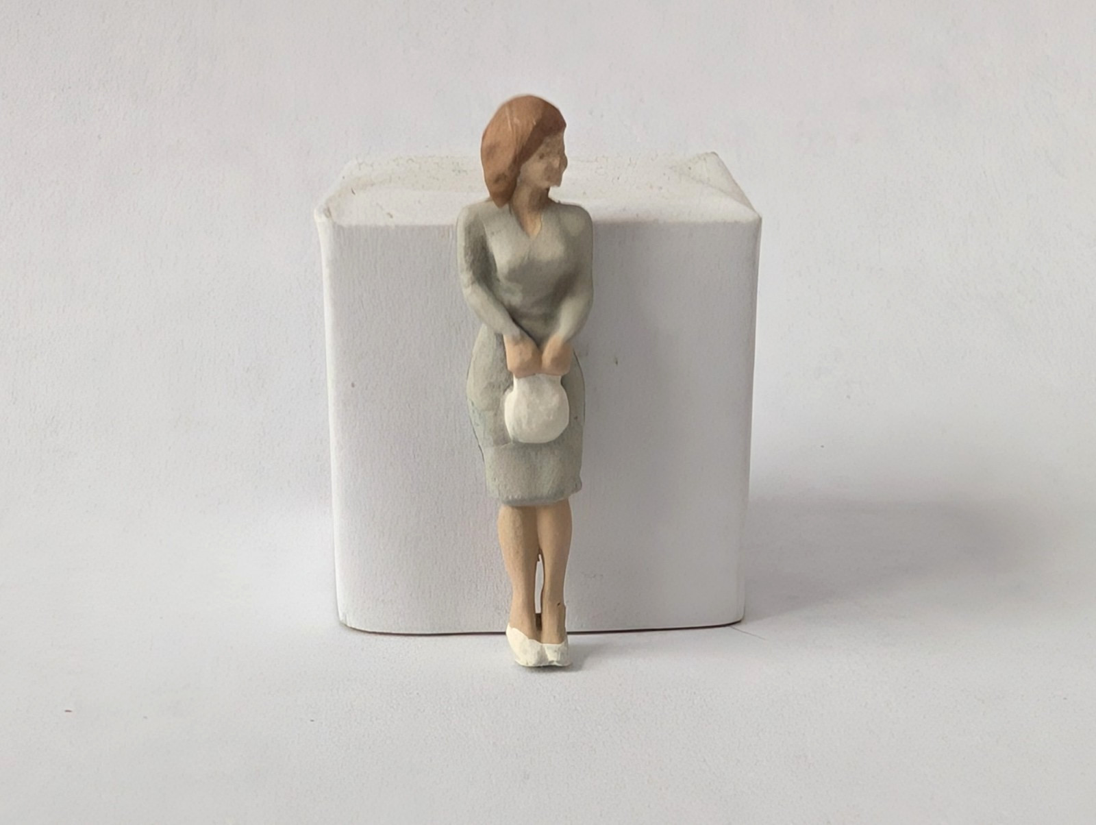 Arttista #1261 - Young Woman Standing, Waiting - O SCALE Figure - Model Trains