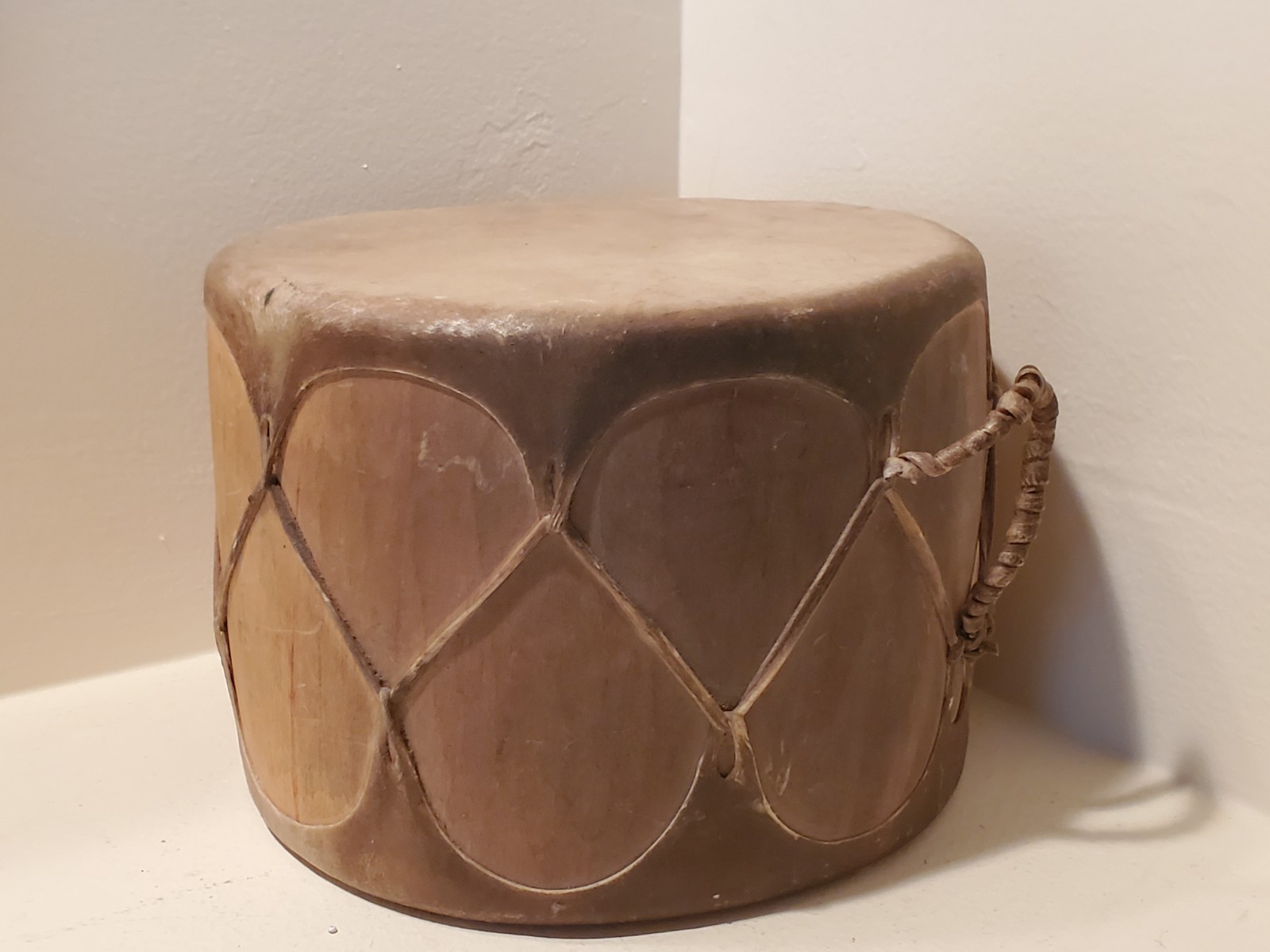 Antique OLD Native American Indian Plains or pueblo drum 19th c.