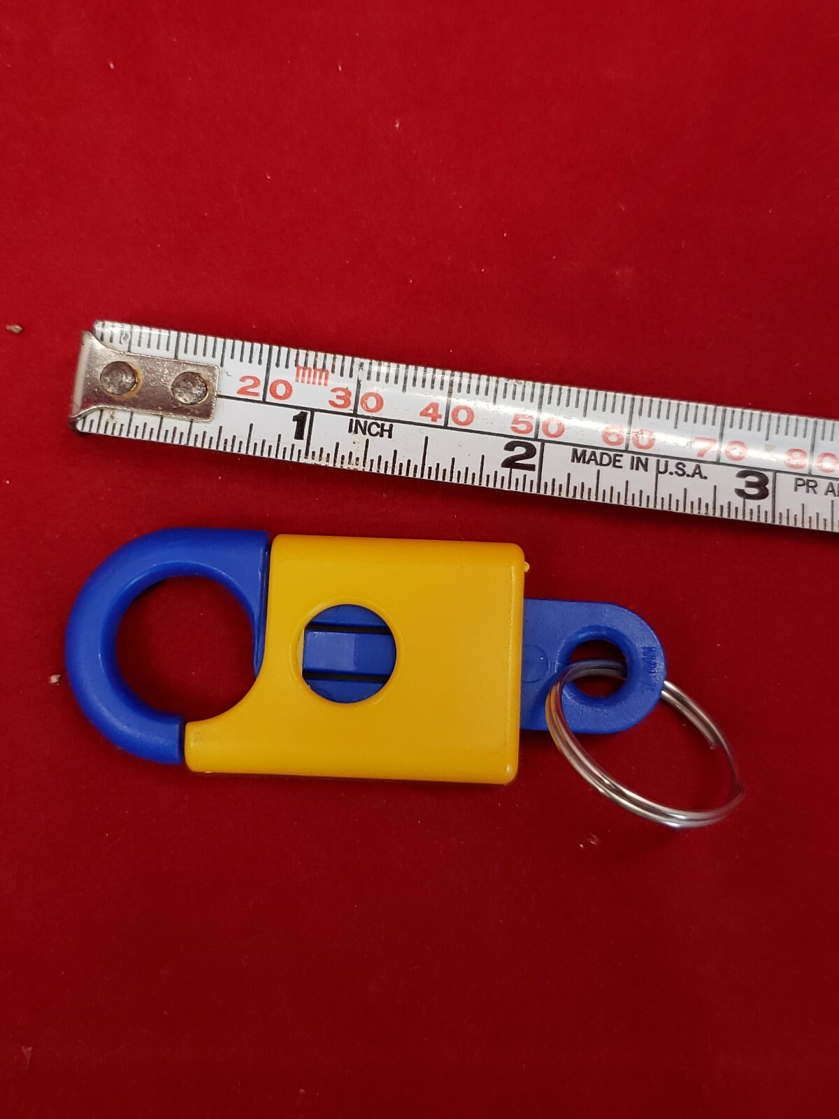 BLOCKBUSTER PLASTIC KEY CHAIN BLOCKBUSTER VIDEO KEYTAG