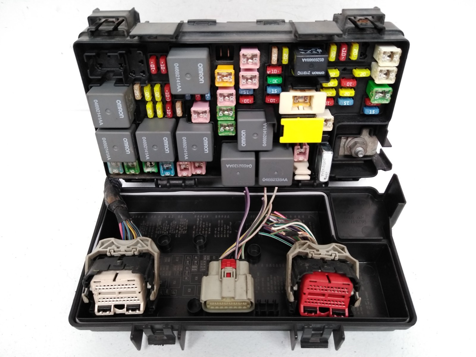 04692304AE Jeep 2009 2010 Liberty Fuse Box Dodge Nitro Front Relay Engine OEM J8