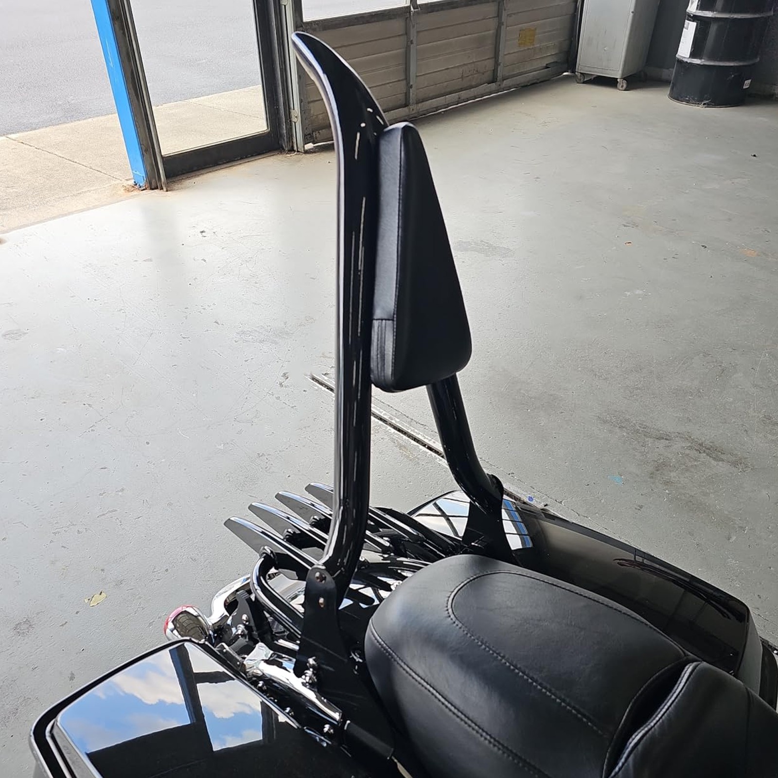 22" Sissy Bar Backrest & Stealth Luggage Rack For Harley Street Road Glide King