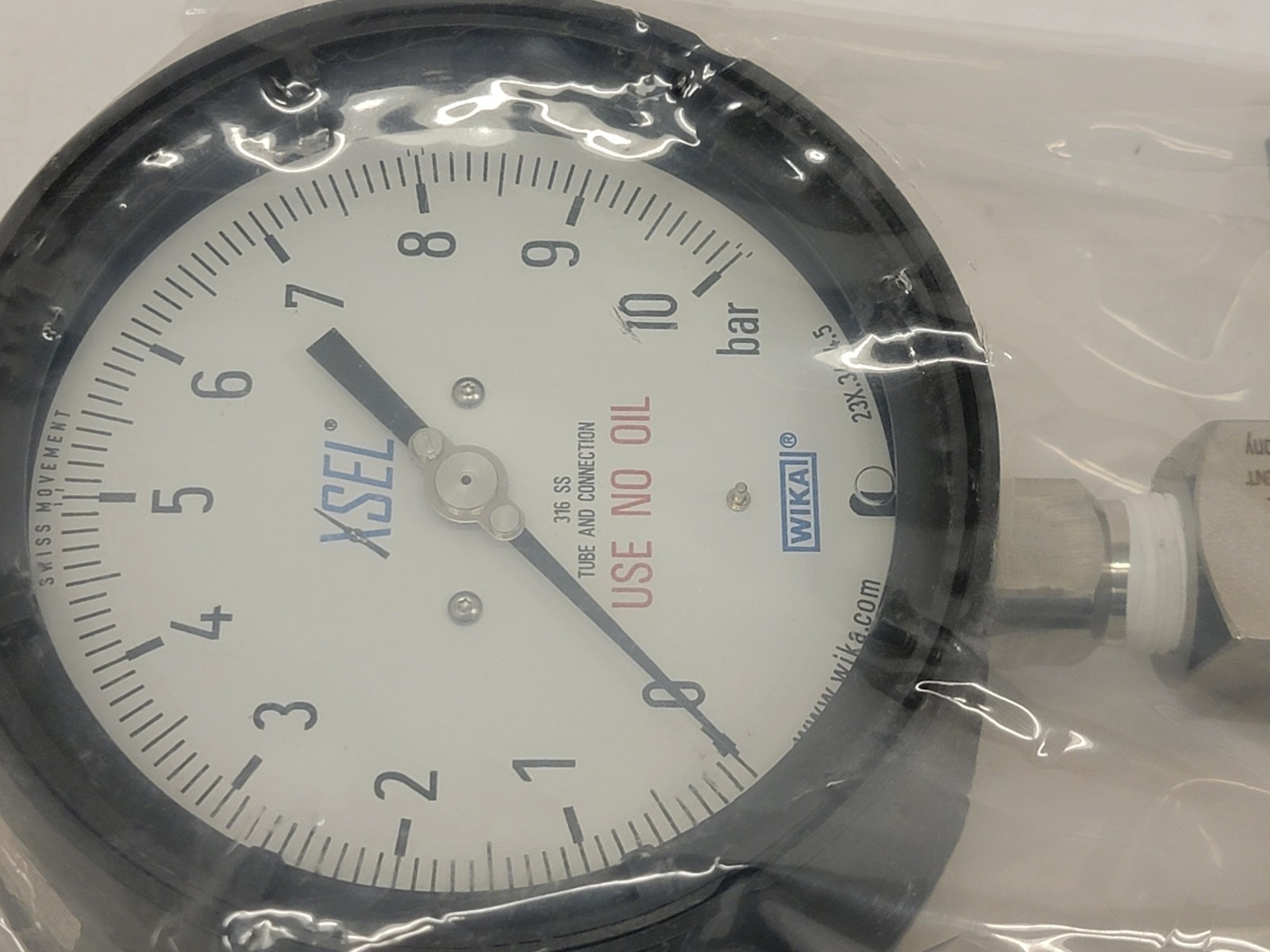 Wika Industrial Pressure Gauge 232.34 4.5" w/ Schneider SAMFSA-N4N4-A Manifold