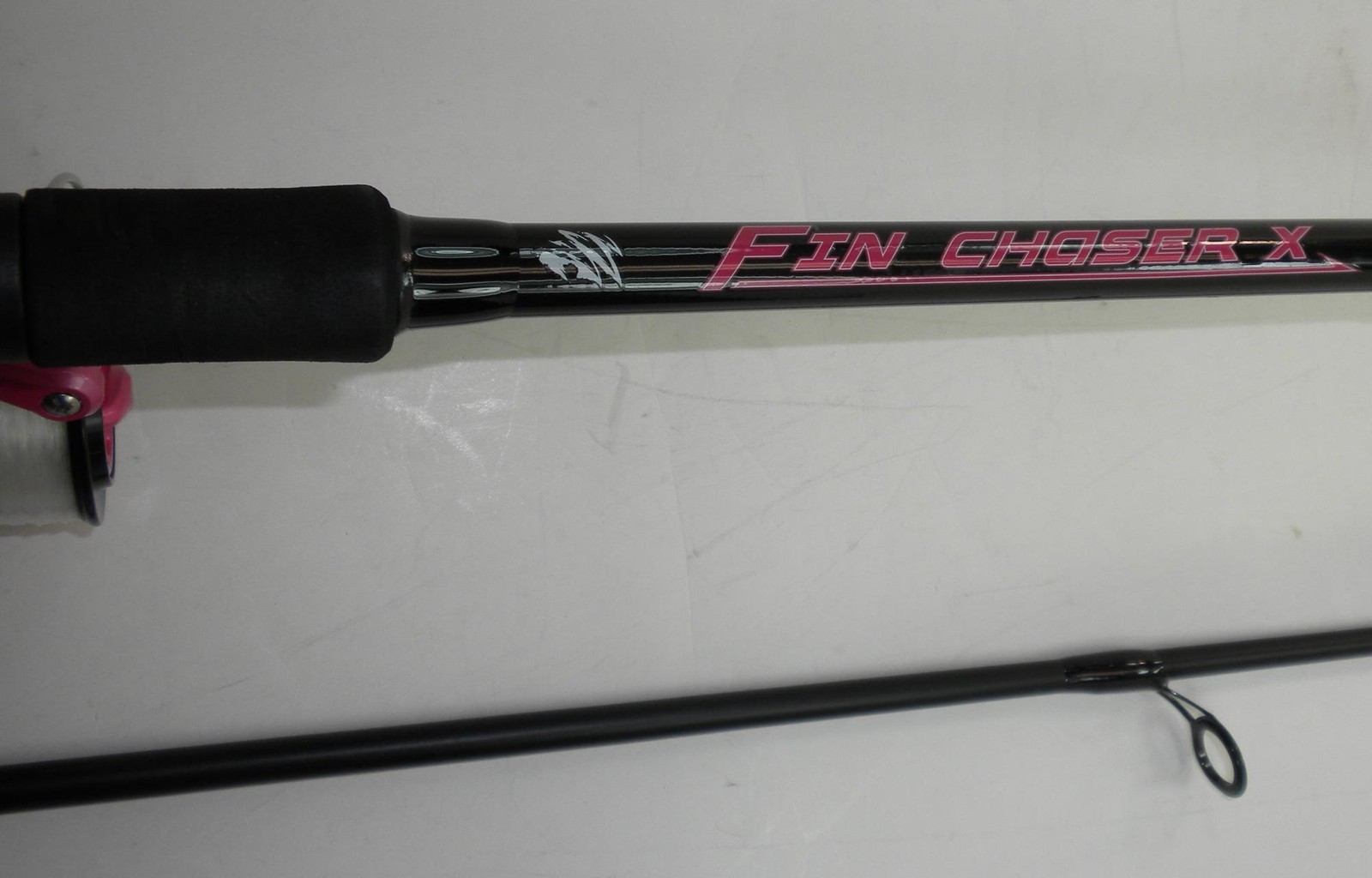 Okuma FNX702MH40PK Fin Chaser X Spinning Rod Reel Combo 7 ft MH 2 pc Pink