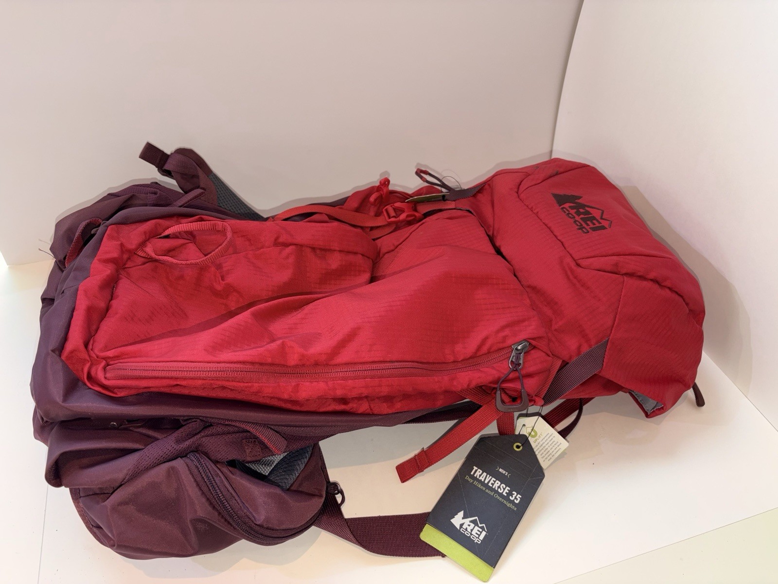 rei traverse 35 backpack Molten Red