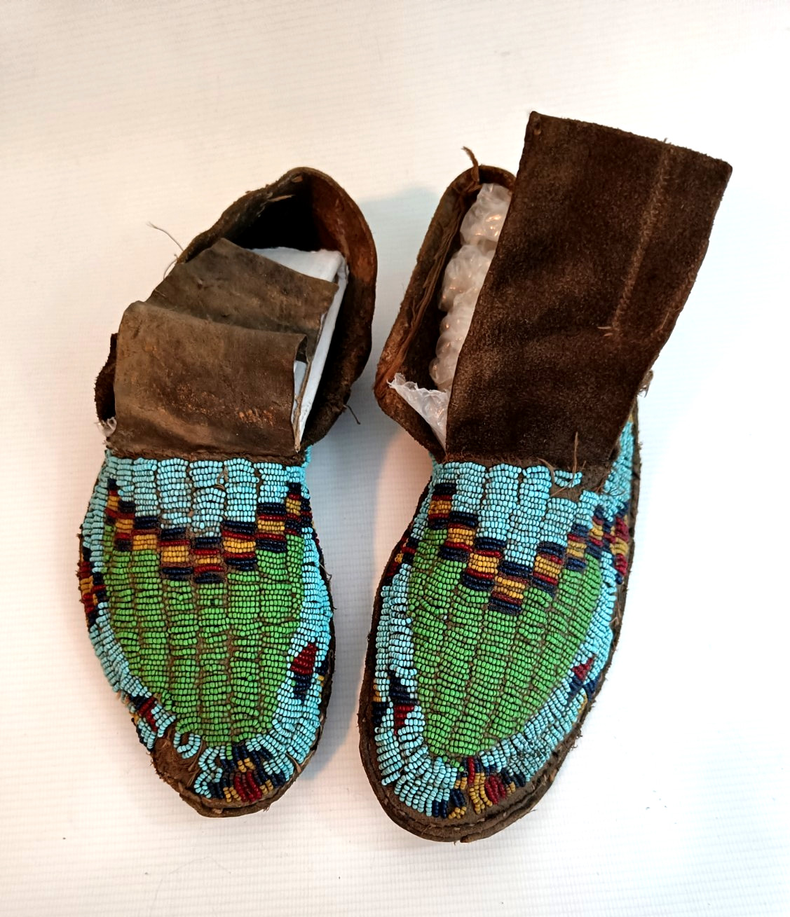 Native American Antique Beaded plains moccasins