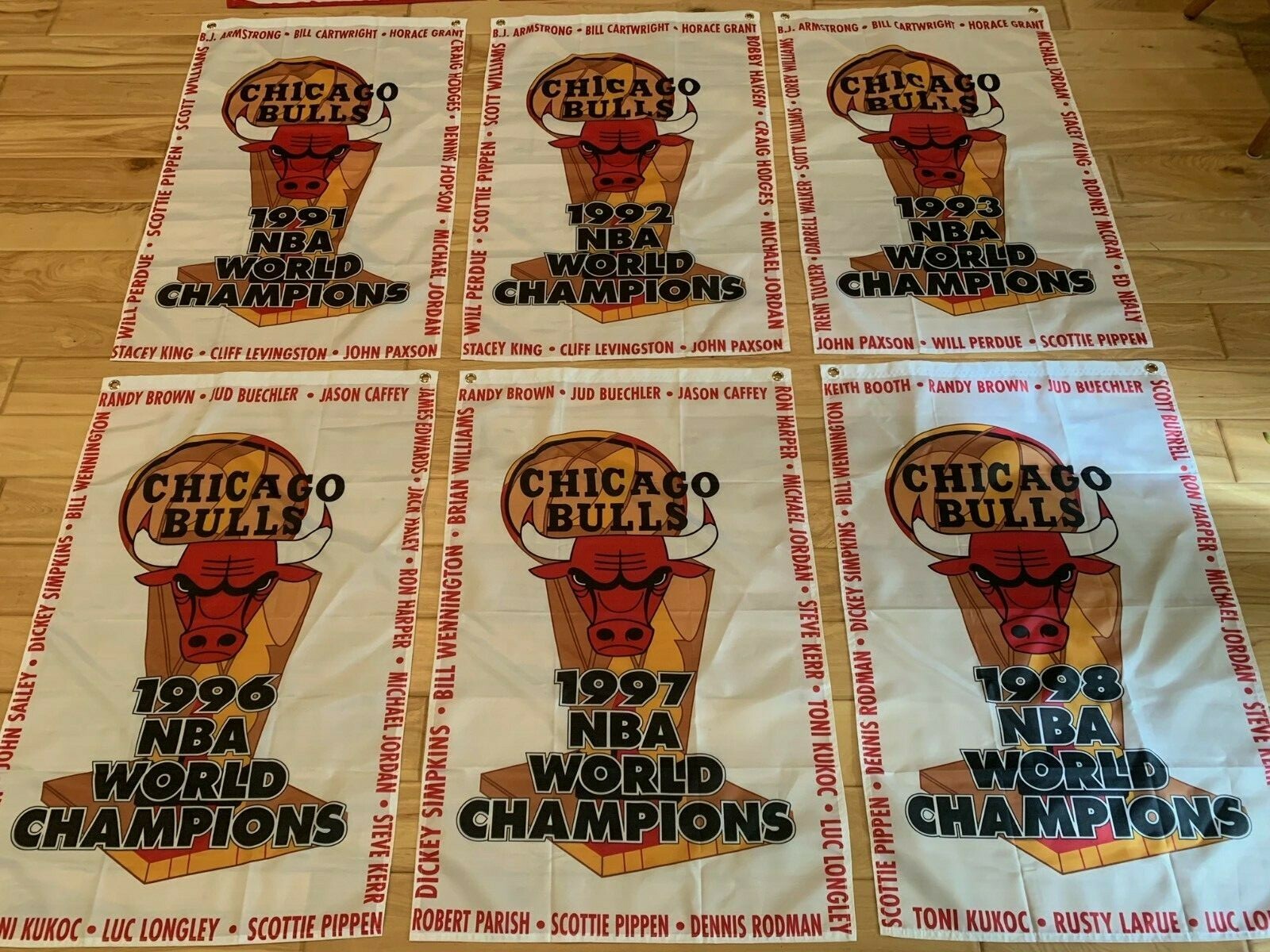 2' x 3' Chicago Bulls banners -  Pick from 6 Championships/Jordan/Pippen/Jackson