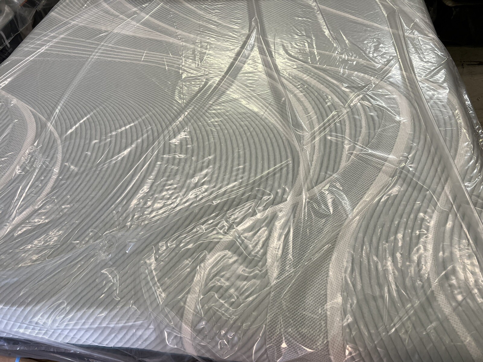 TempurPedic PRO ADAPT HYBRID 2.0 MEDIUM QUEEN MATTRESS NEW CLEARANCE FAST SHIP