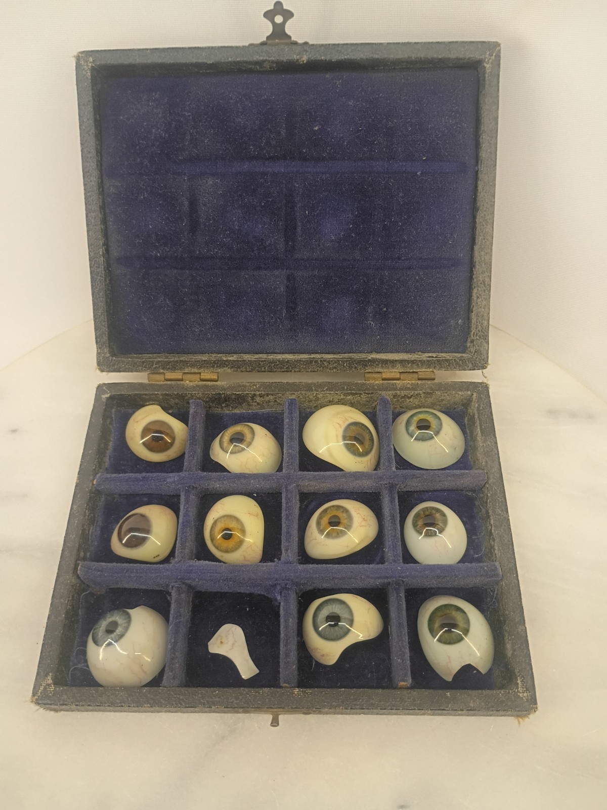 Antique Sample Of Prosthetic Hand Blown Glass Eyes Eyeballs Unknown Orgin READ