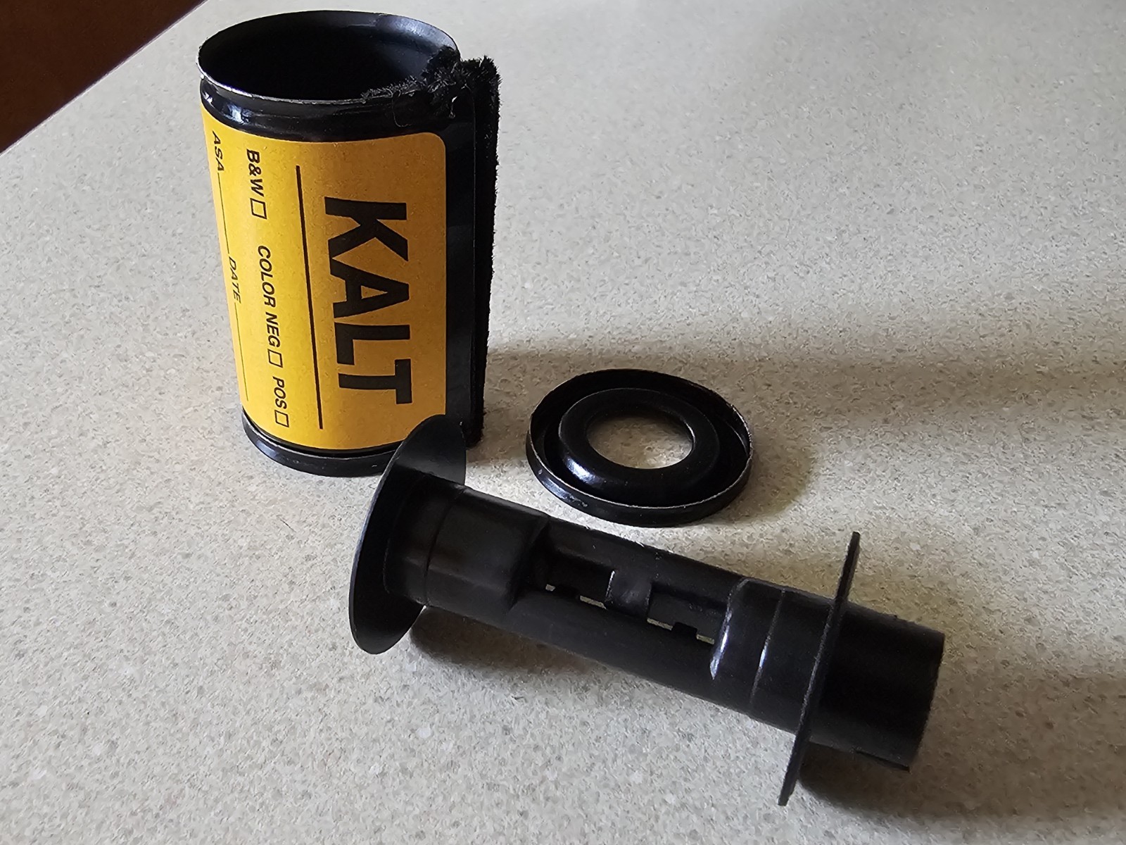 **NEW** 35mm Kalt Brand Reloadable Film Cassette Metal Snap Cap - New Old Stock