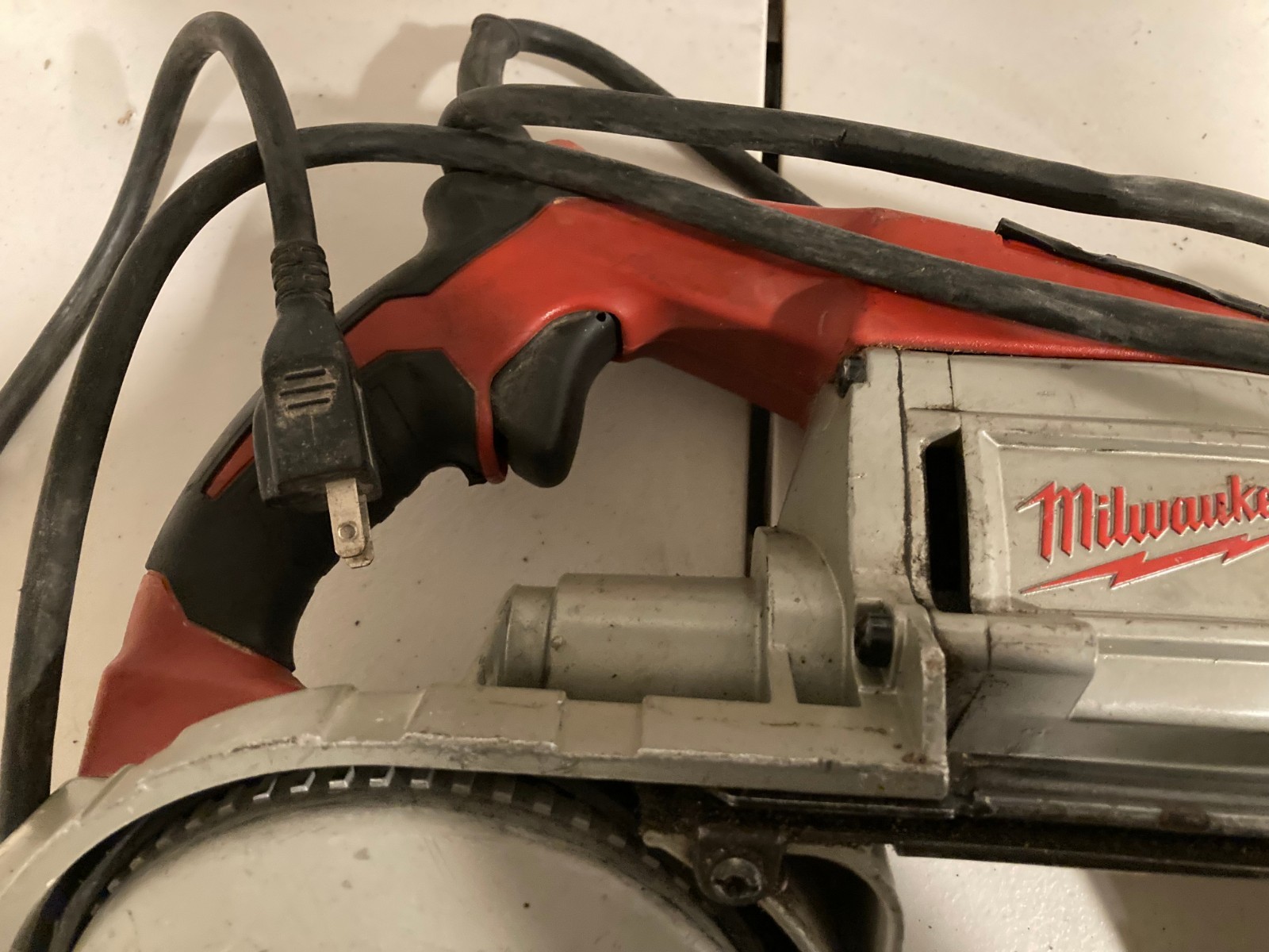 MILWAUKEE 6230N Deep Cut Bandsaw 120 Volt, Speed: 0-420 sfpm Variable