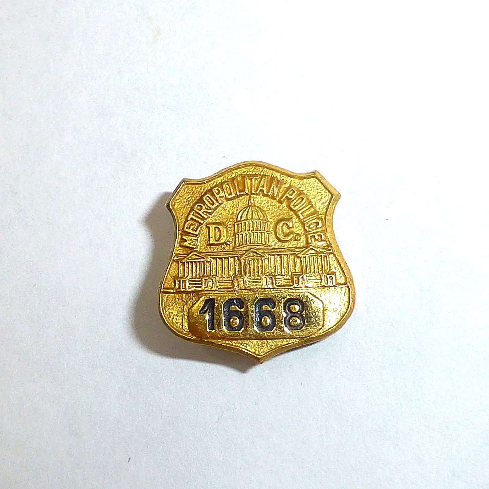 Vintage metropolitan police DC Washington mini badge lapel hat pin