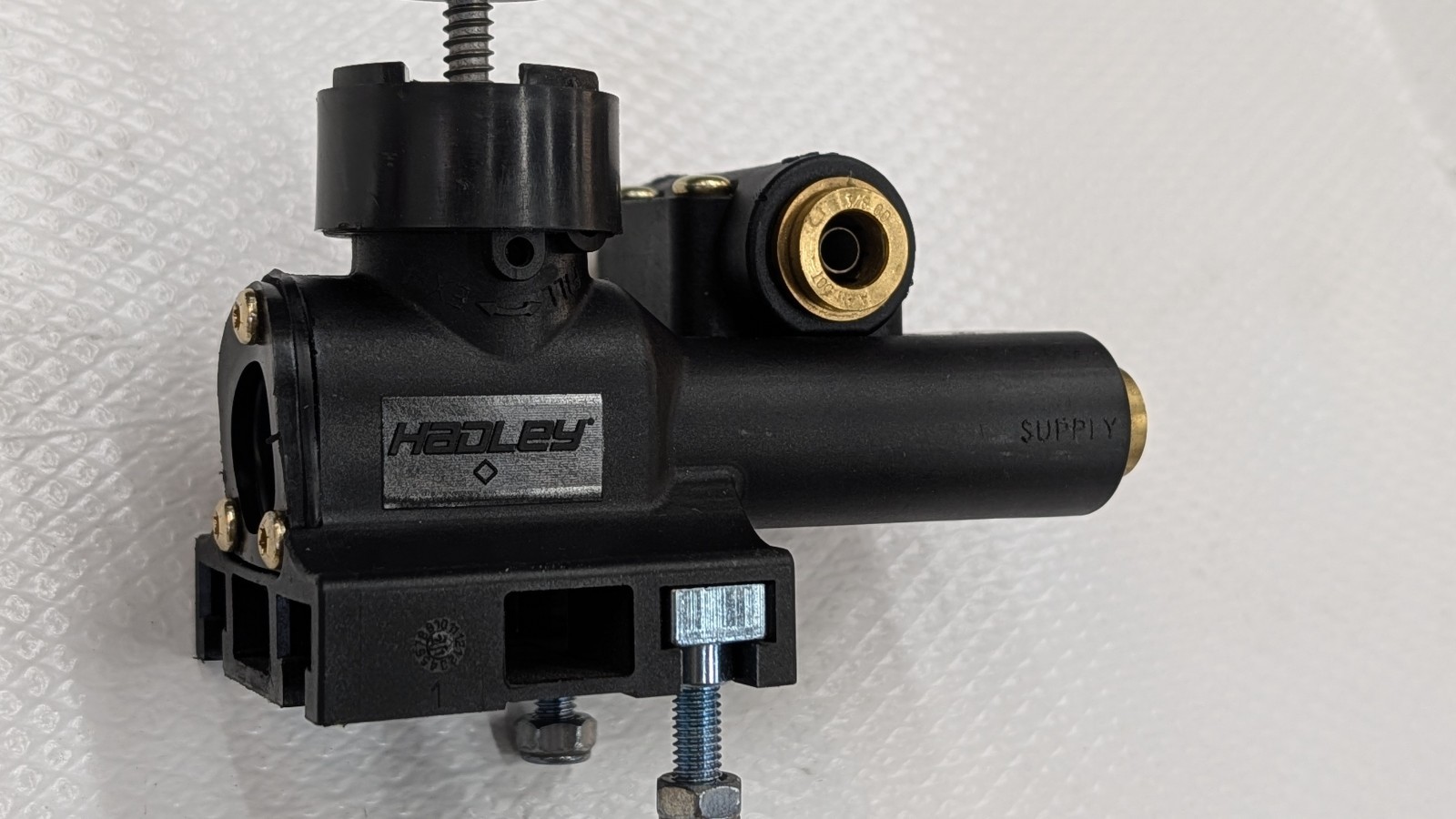 2607243C92 International Link Hadley Height Control Valve W/ Dump 2607243C93