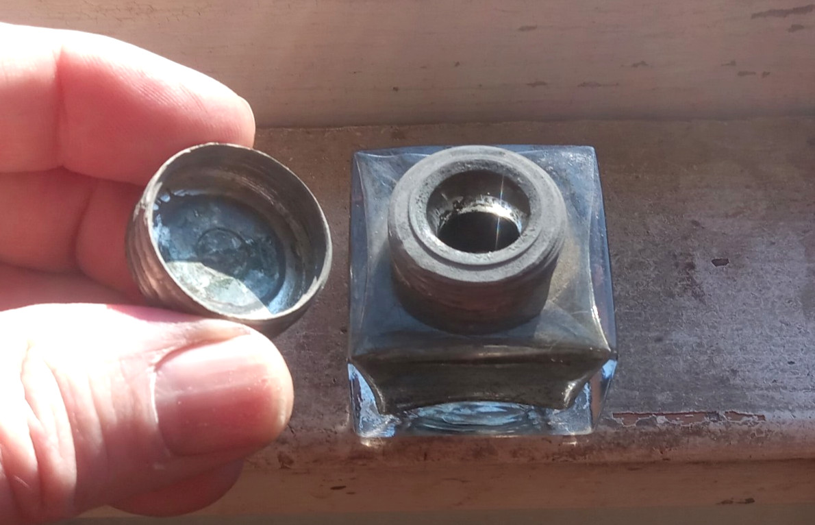 1860s NON SPILLING TRAVELER'S POCKET INKWELL GLASS WITH METAL COLLAR & CAP
