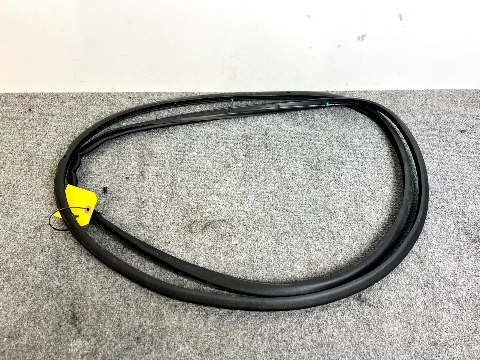 13-19 CADILLAC XTS FRONT RIGHT PASS RH SIDE DOOR WEATHERSTRIP SEAL COVER OEM