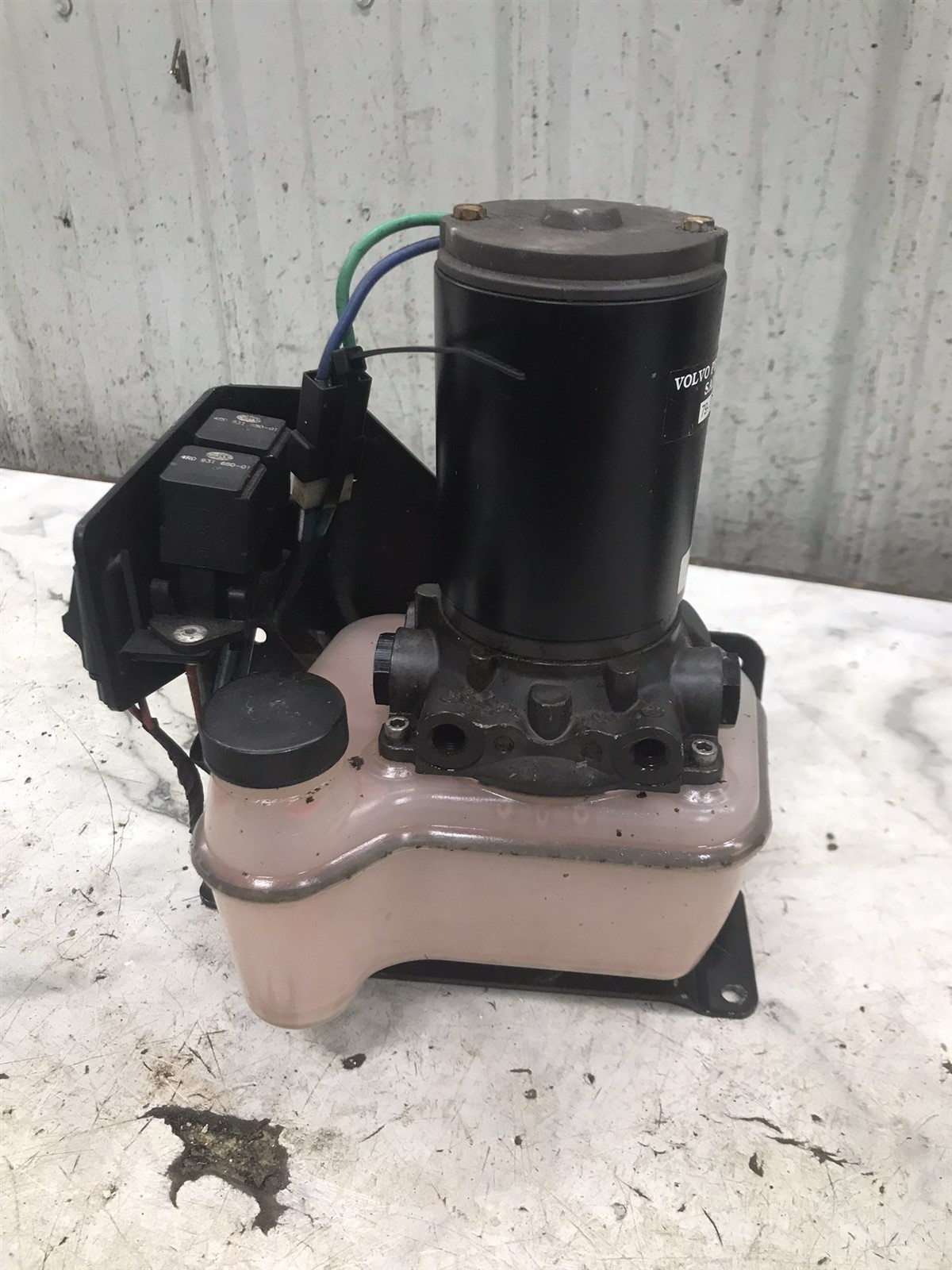 Volvo Penta Stern out drive outdrive trim tilt lift hydraulic pump 3860879