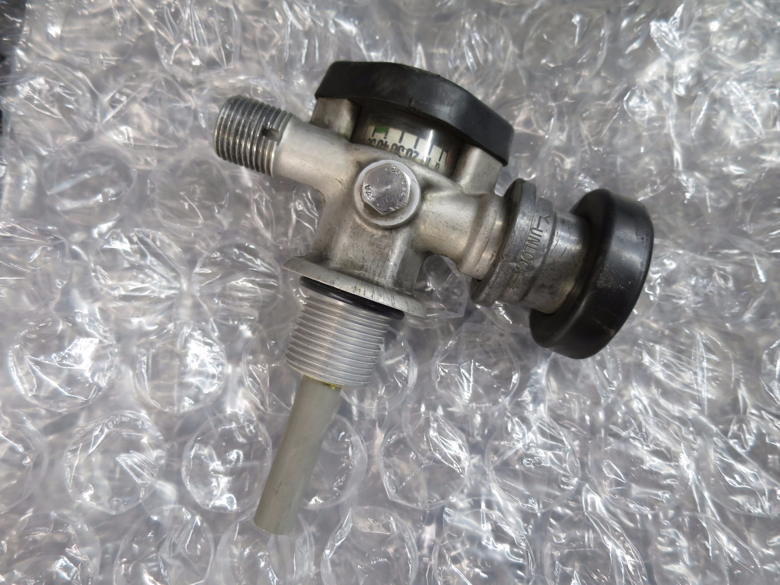 Hi Pressure Air Tank SCBA Valve Regulator. Valve bigger than standard SCBA valve