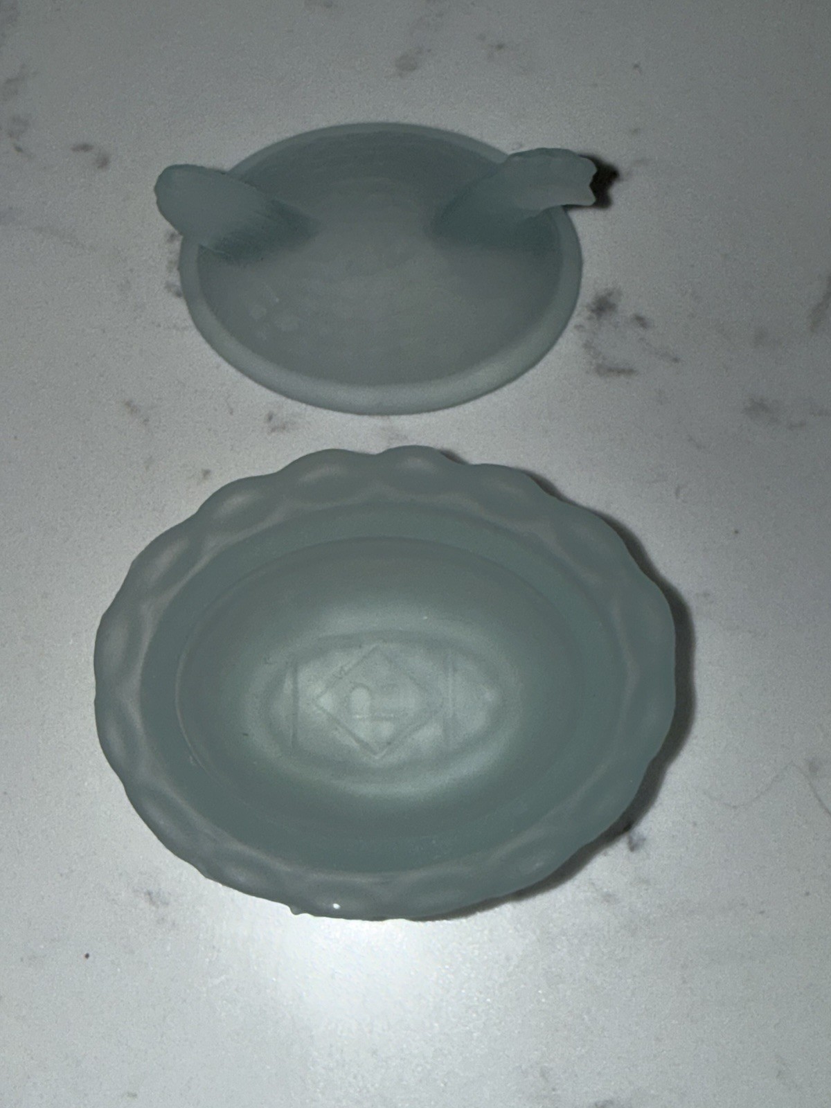 Boyd Crystal Valor Satin Hen On Nest