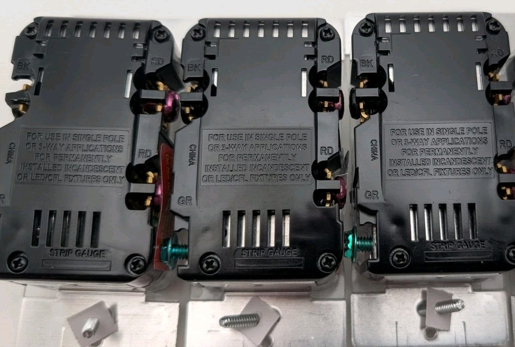 LEVITON DSL06-3PW Decora Rocker Dimmer With Slide Bar White (Open Box)