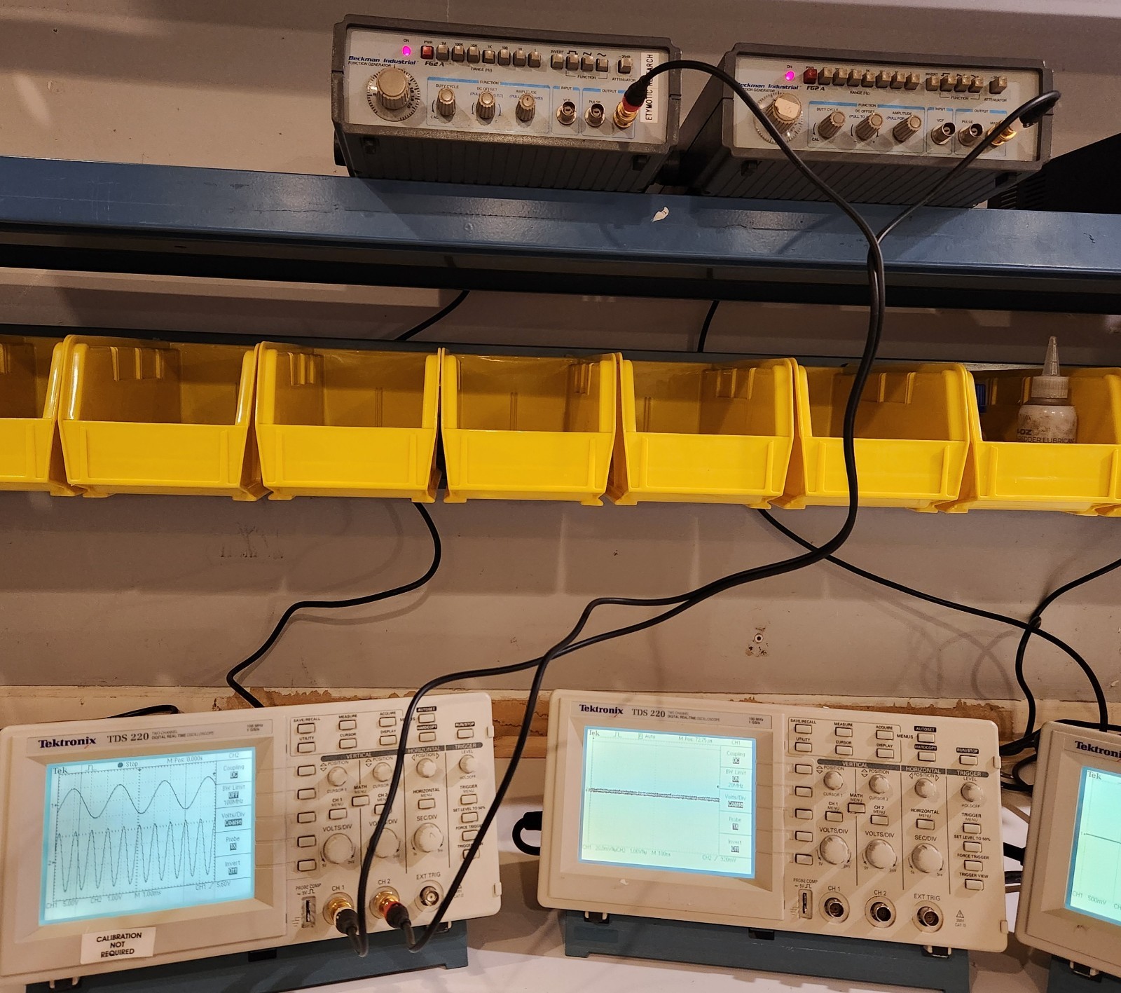 Tektronix TDS 220 Two Channel Digital Real Time Oscilloscope w/ TDS2CM