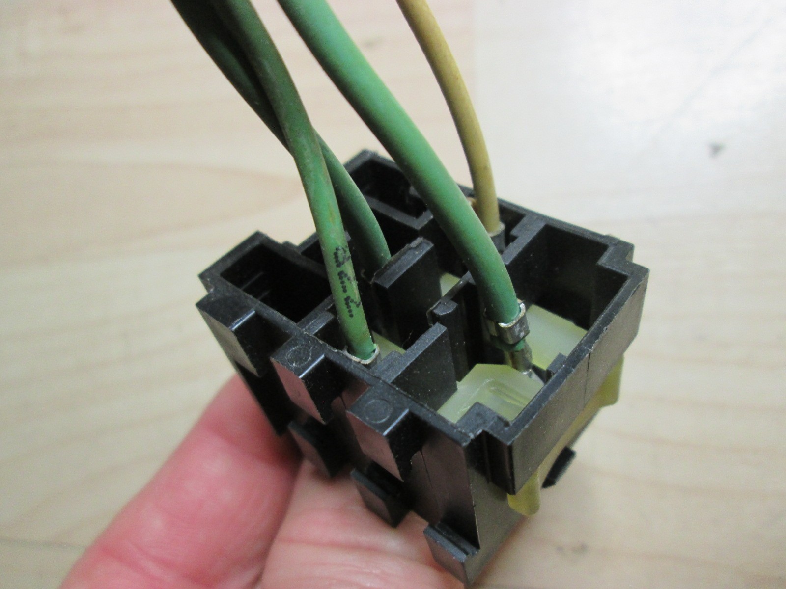 Heavy Duty Relay Socket for Standard 4-/5-Prong Automotive Relay 14 AWG #M225A