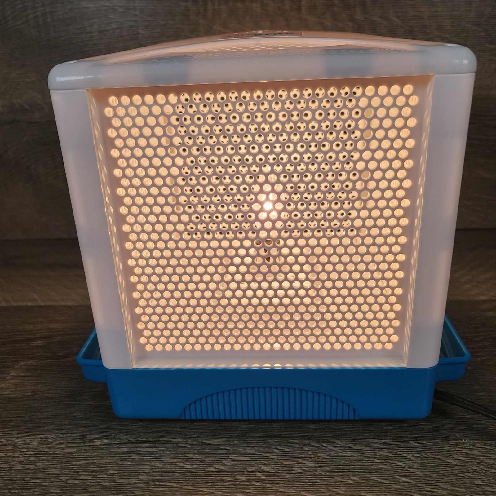 VTG Hasbro Lite Bright Cube with Tons Of Pegs and Light Sheets-Tested and Works