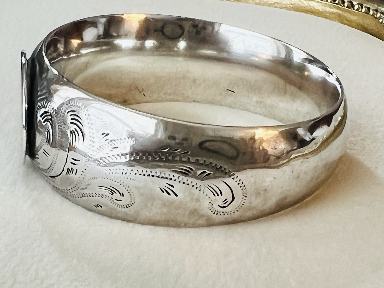 Victorian c1890s Coin Silver Napkin Ring Raised Shield "MM" Hand-Engraved 15.5g