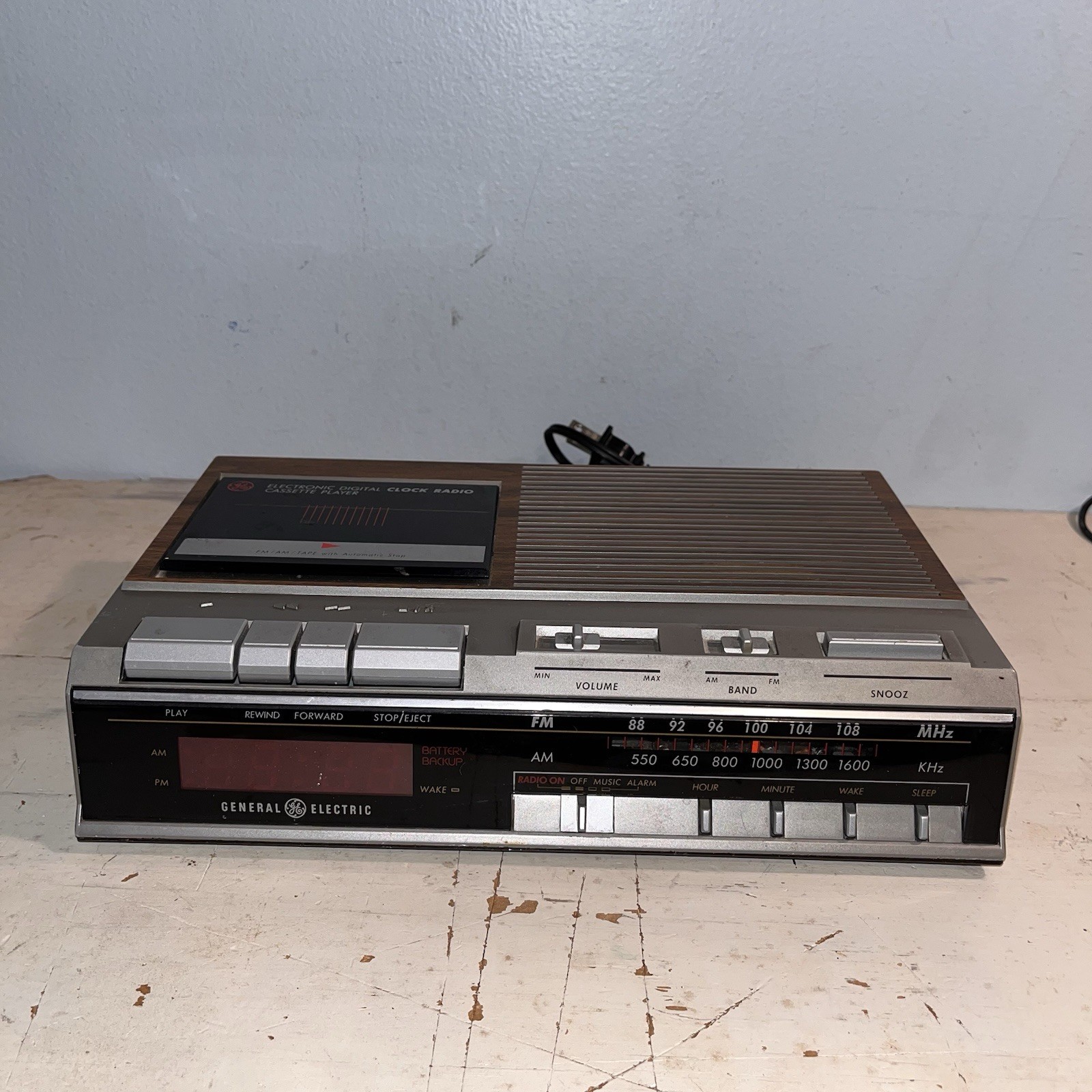 Vintage GE 7-4956B FM/AM Clock Radio Cassette Player Recorder Tested Works Red