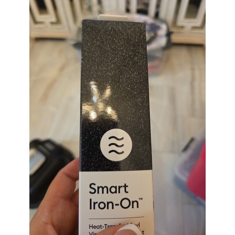 New Cricut Smart Iron on 2008939 Heat Transfer Vinyl Black 13 in x 9 ft