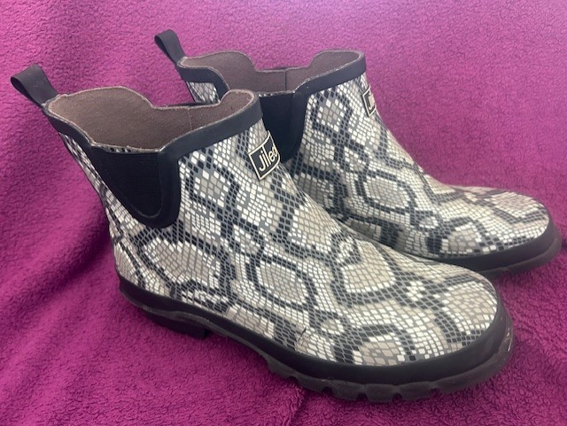 womens rain boots size 10