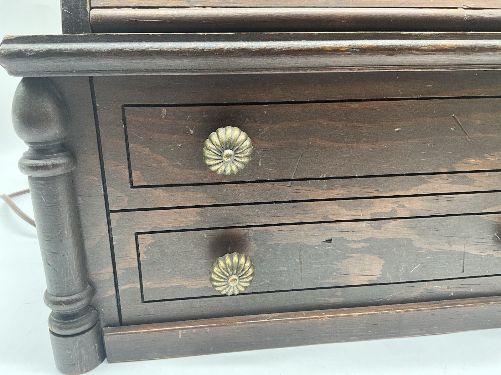 Guild Vintage 1965 "Button & Bows " Vacuum Tube AM/FM Radio Sewing Cabinet