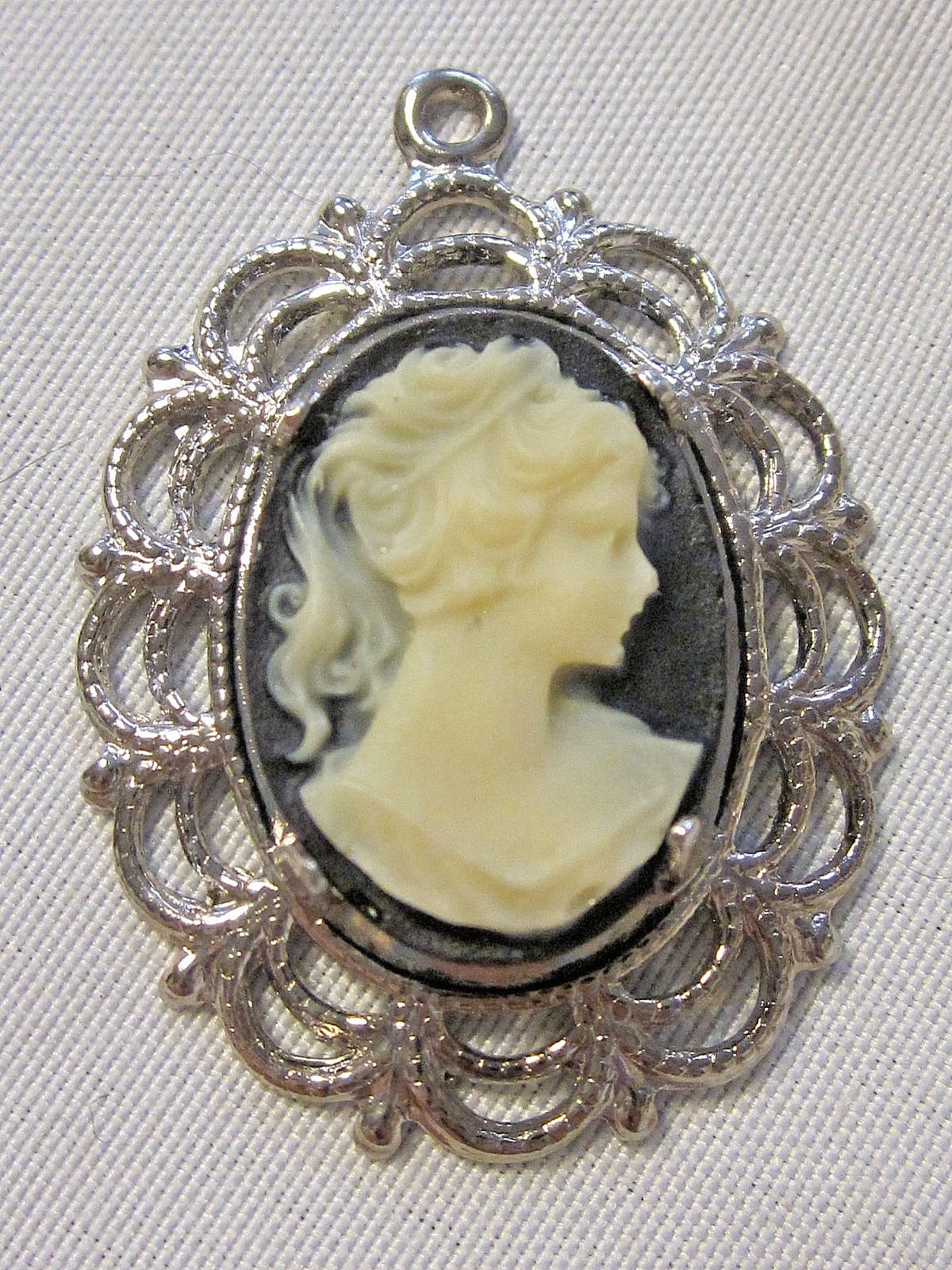 12 Rare Prong Set SILVER Plated 13x18mm Oval Cameo Pendant Settings w/ Hang Loop