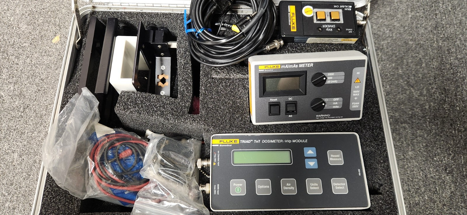 Fluke Biomedical Dosimeter Field Kt Triad TnT kVp module mA/mAs Meter, more