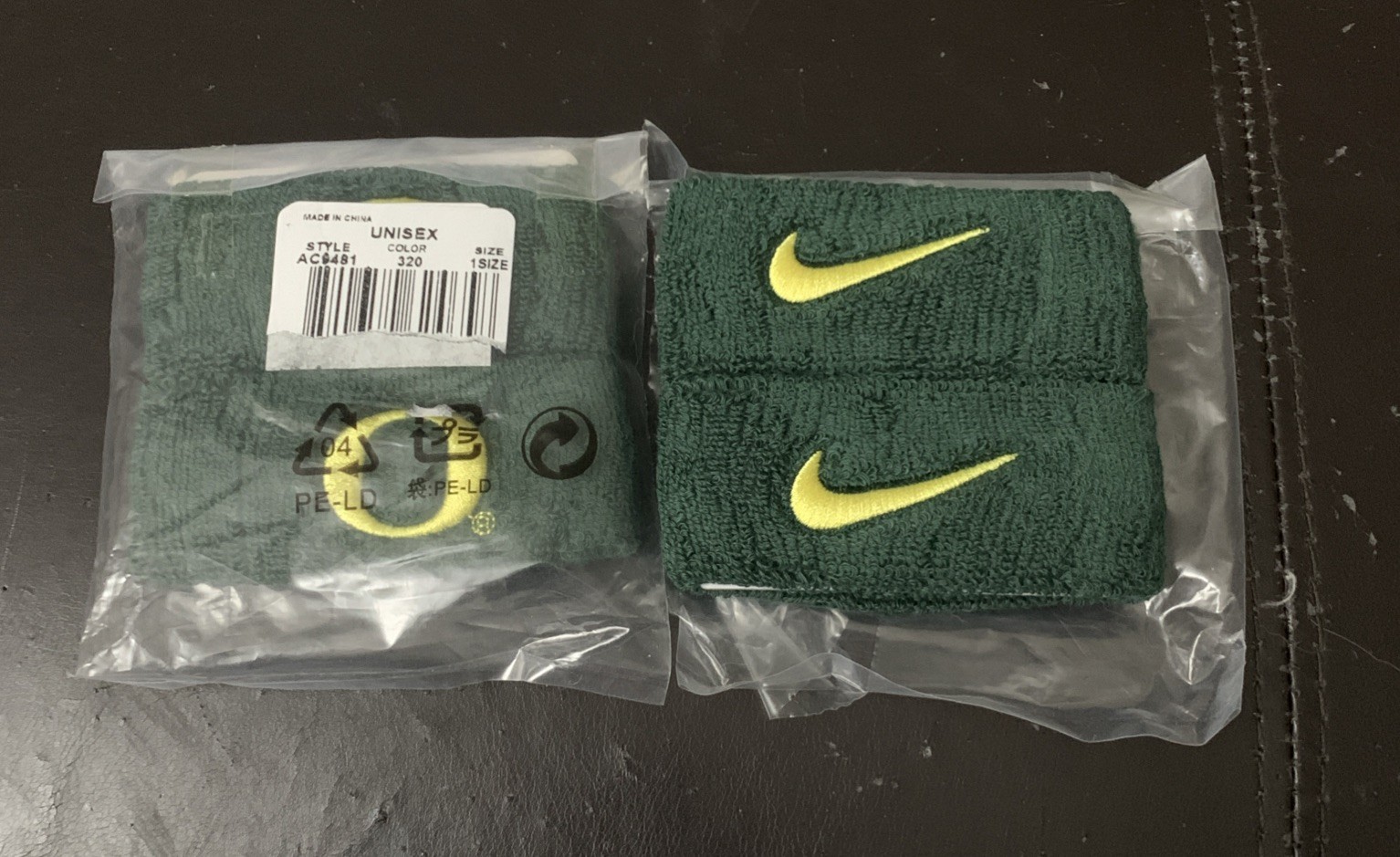 NWT 2-packs Nike Oregon Ducks Wristbands Sequoia/Yellow One Size sweatband R10