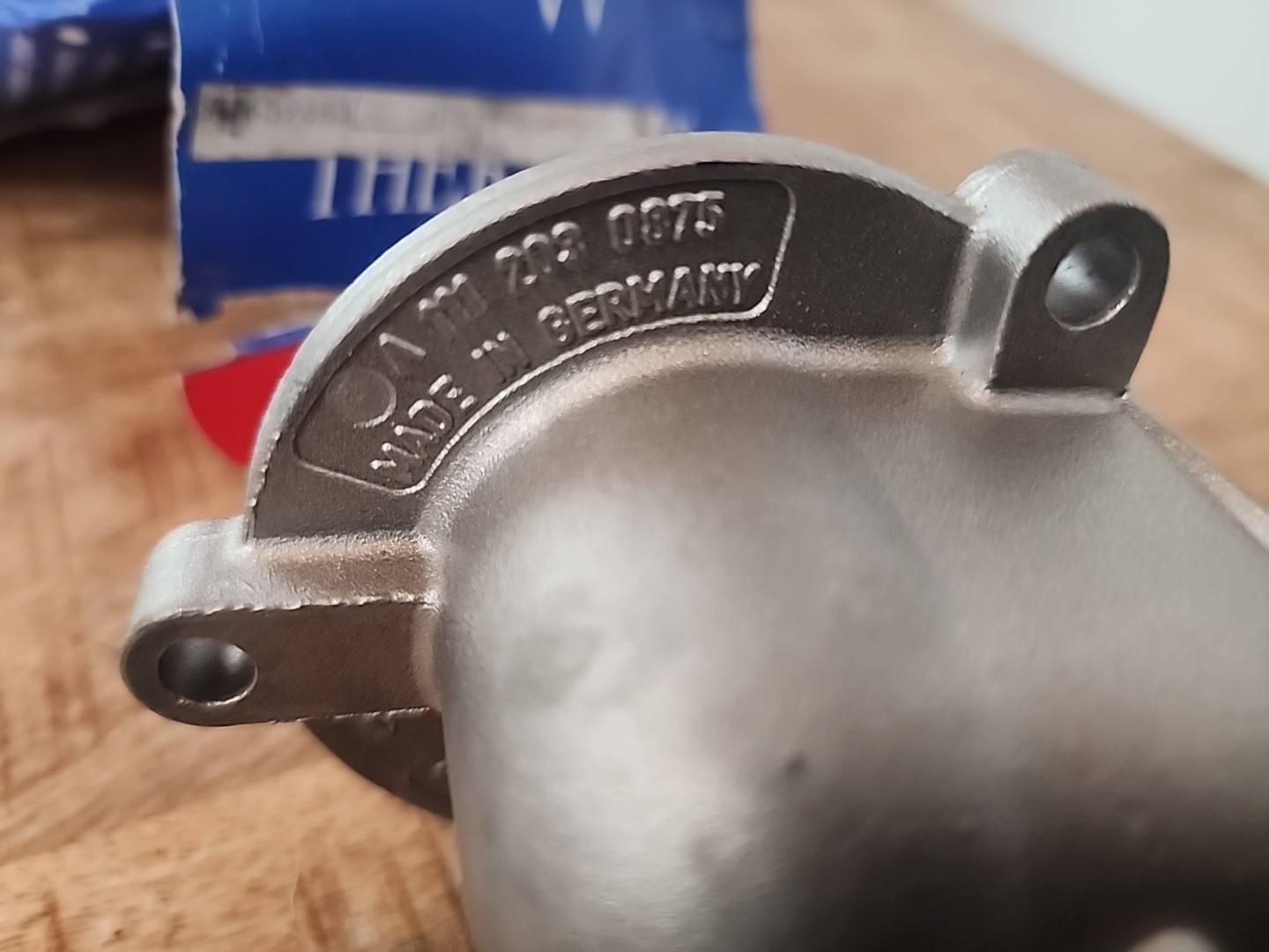 OEM 1112030875 Engine Coolant Thermostat Housing Assembly for Mercedes-Benz C180