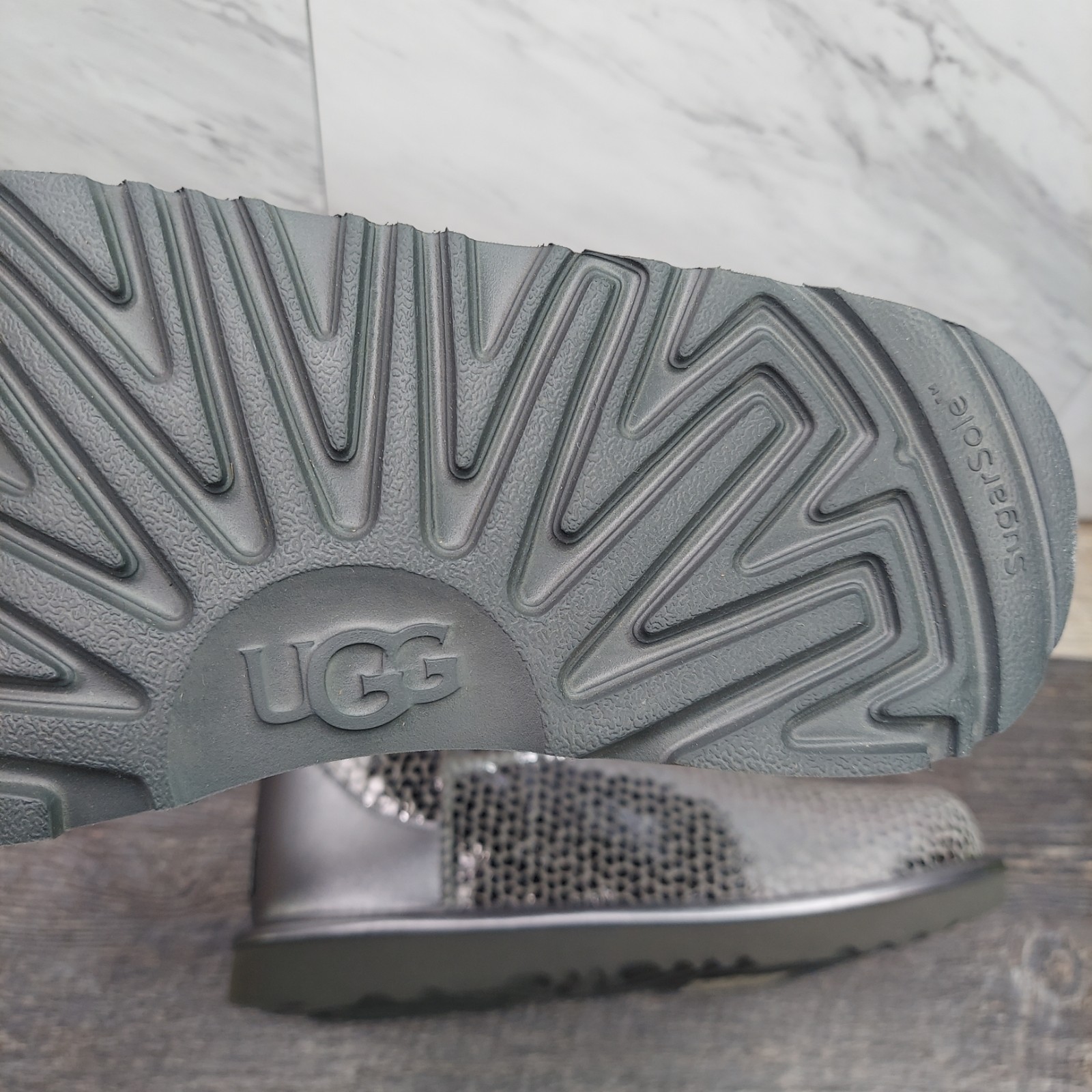 UGG Classic II Gel Hearts Silver Sequin Boots 1151613K Size 5 Kids Women's 6 NIB