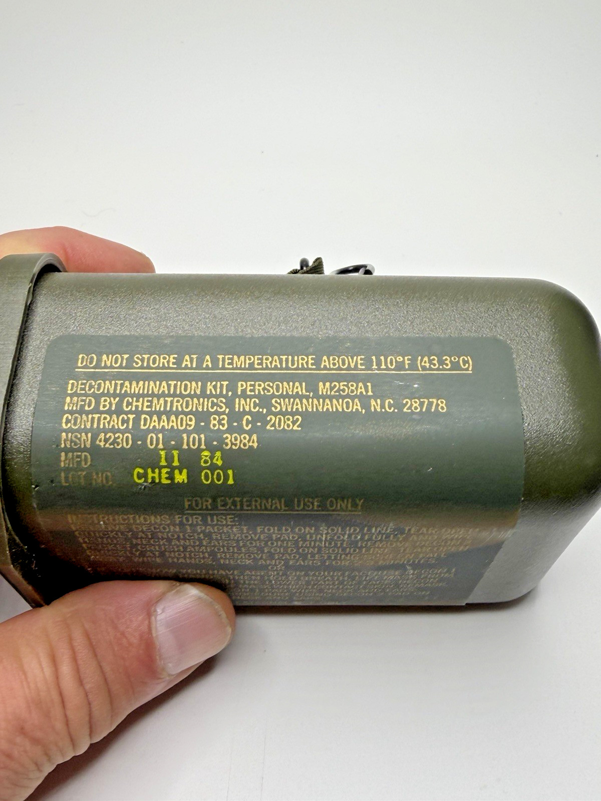 US GI Military Decon. Kit 1983 M258A1 Includes 6 Packaged Wipes