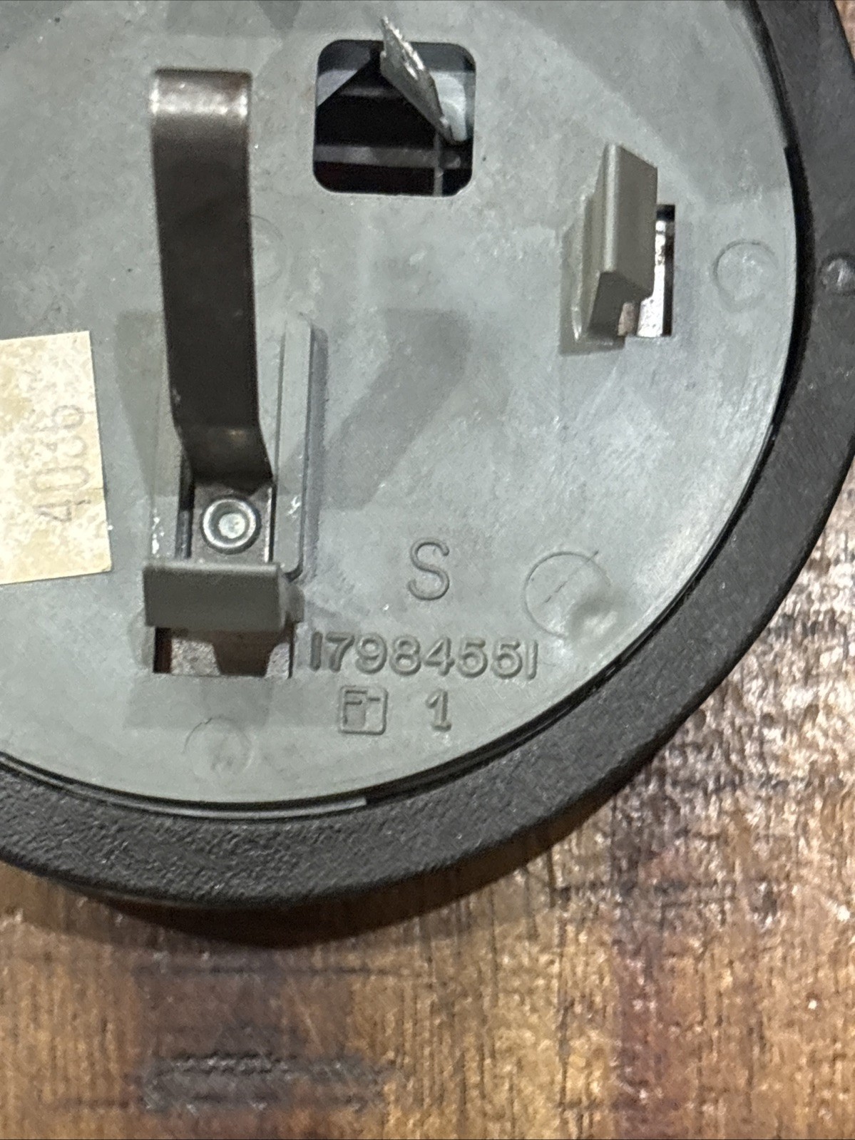 OEM 1988-1994 Chevy Silverado Suburban Sierra Blazer Horn Cap Complete