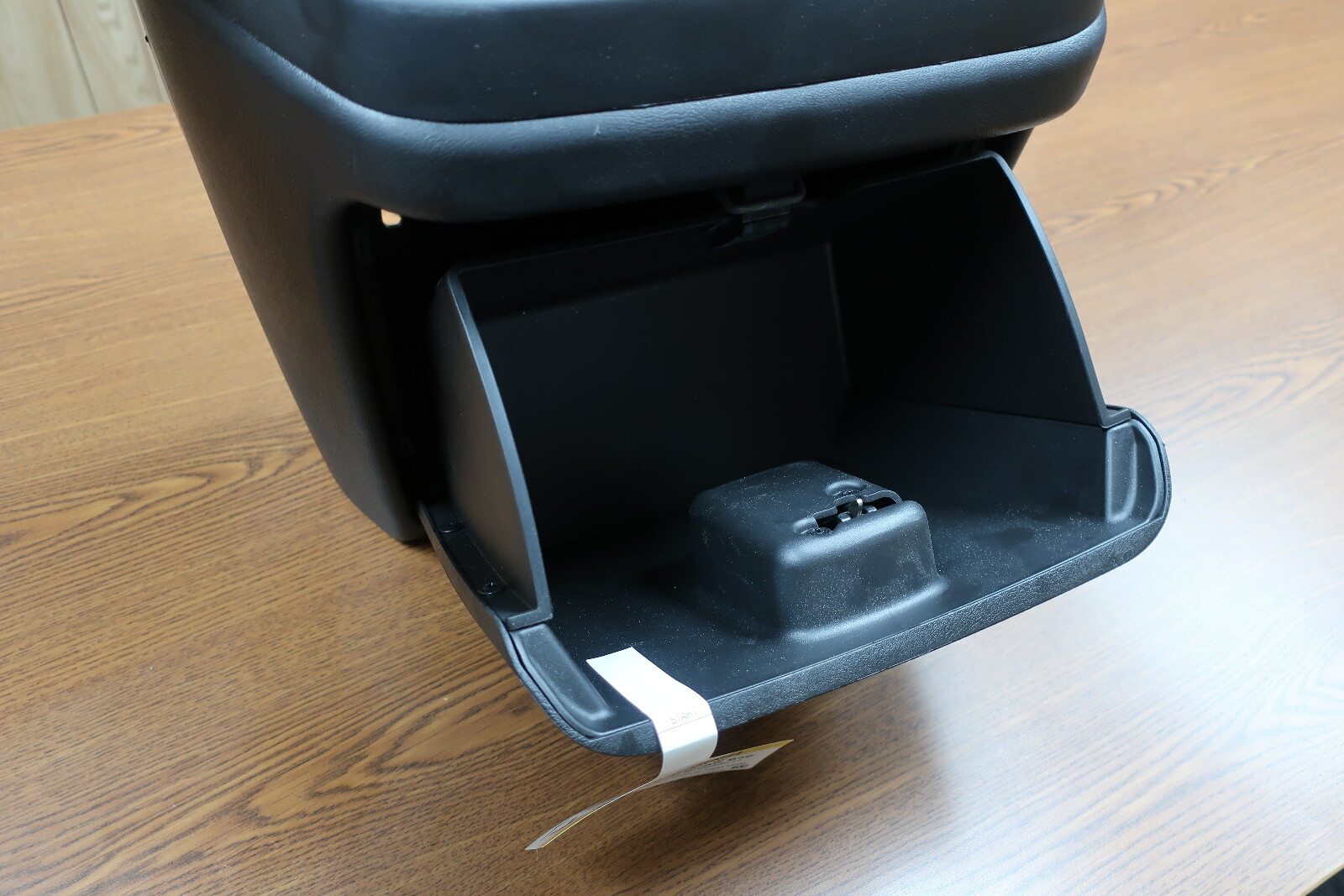 03-24 Chevy Express/GMC Savana Van Black Center Console Cup with Opening Door