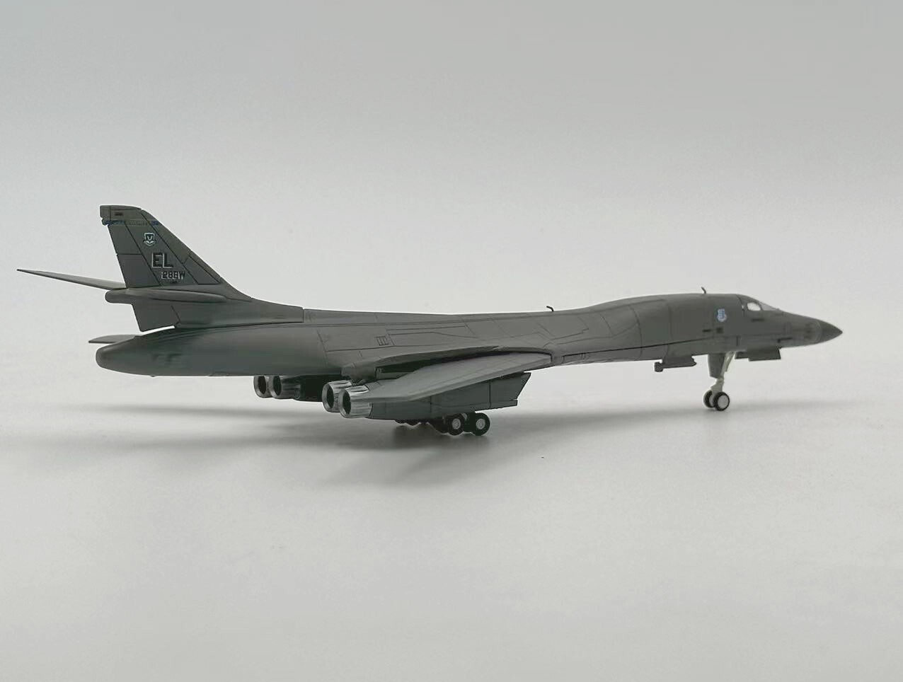 Wltk USAF EL28BW Rockwell B-1B Lancer Bomber 1/200 Diecast Aircraft Jet Model