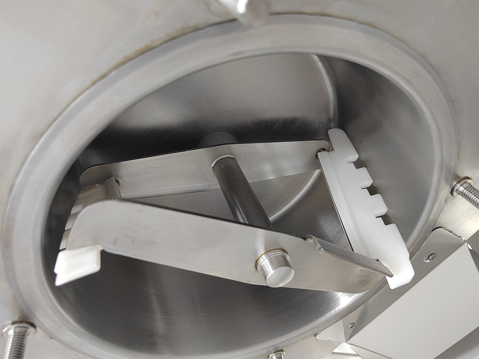 Hard-Serve Ice Cream Maker Commercial Ice Cream Machine 18-25 L/H Yield 110V