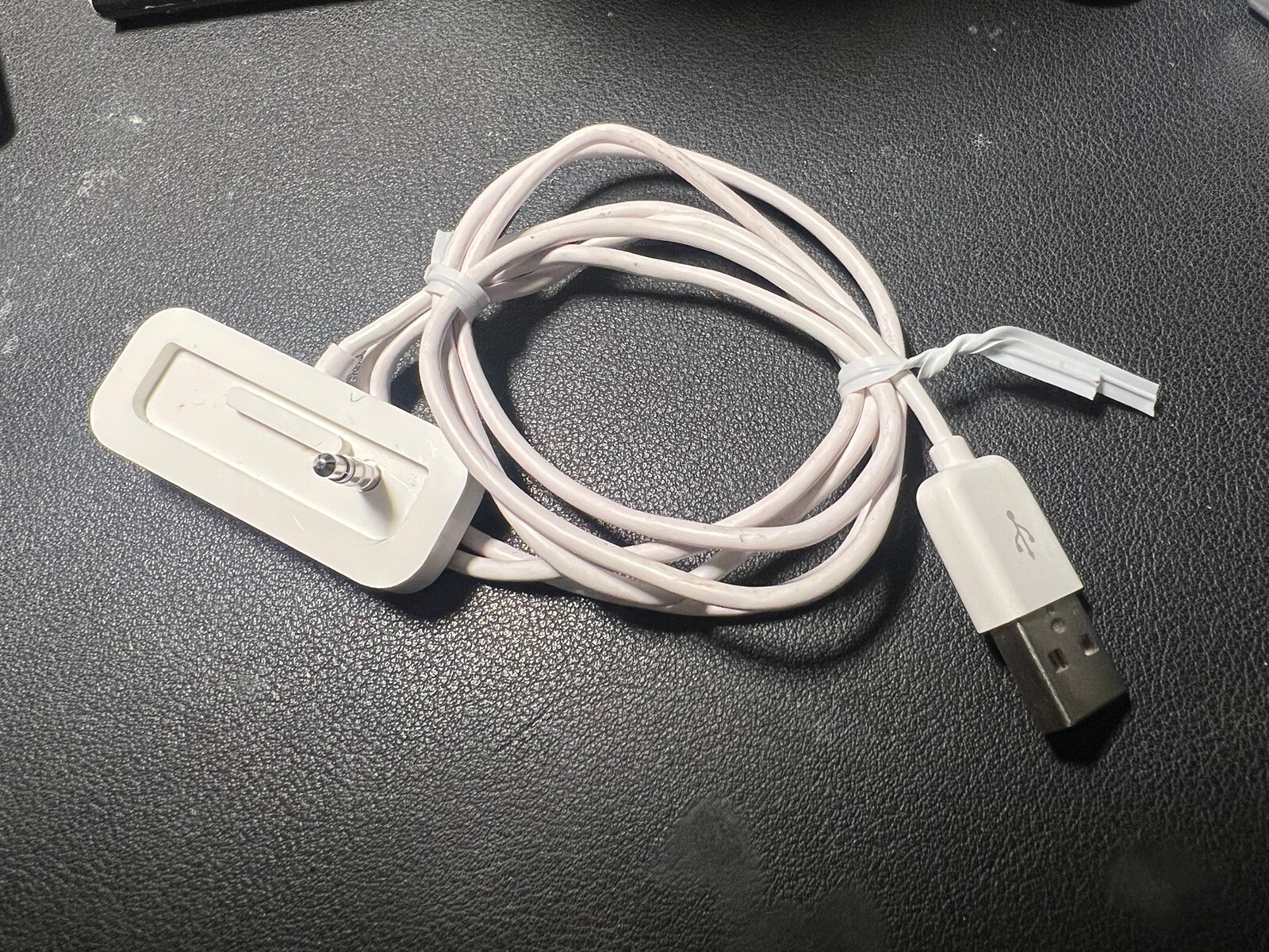 Apple iPod Shuffle 2nd Generation Genuine USB Dock Cradle USED TESTED 100 %